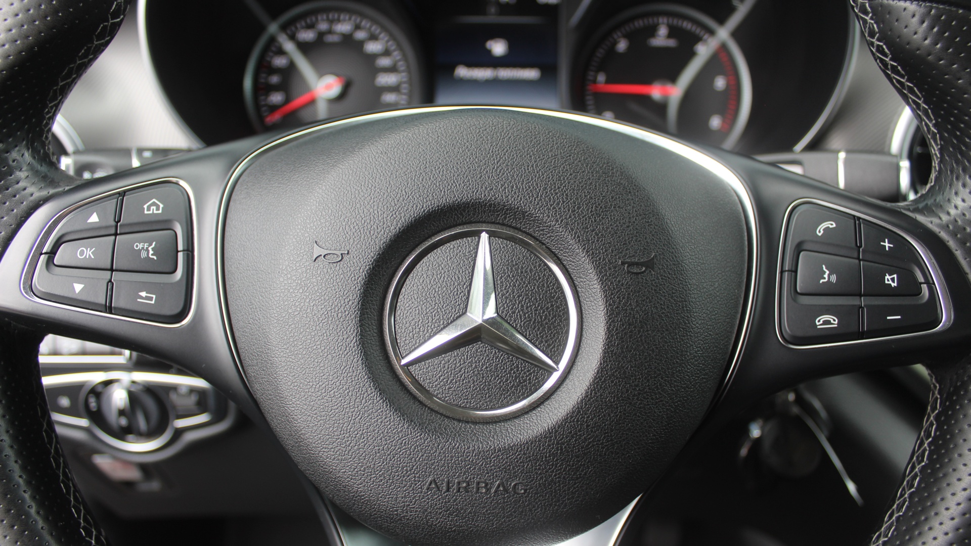 Mercedes-Benz комплектация Business двигатель 2.1 литра (190 л.с.) Черный