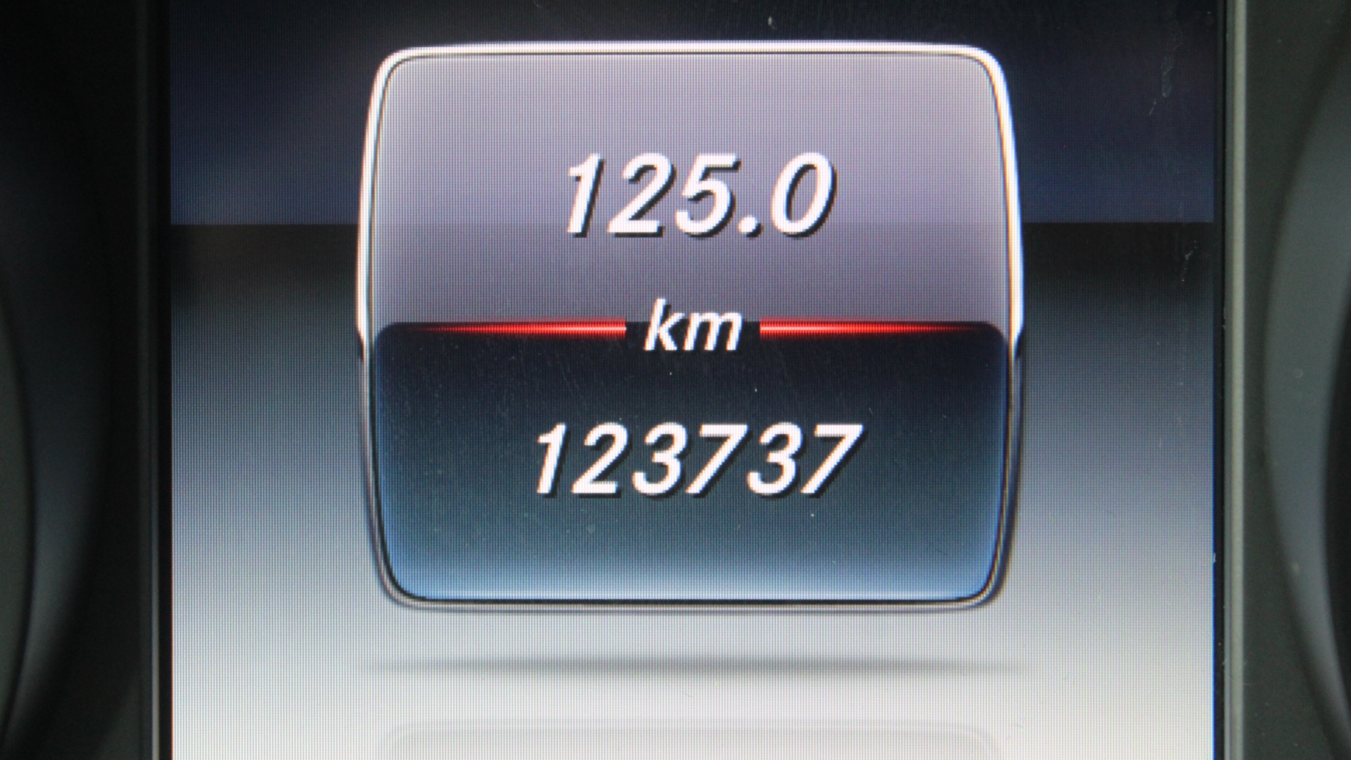 Mercedes-Benz комплектация Business двигатель 2.1 литра (190 л.с.) Черный