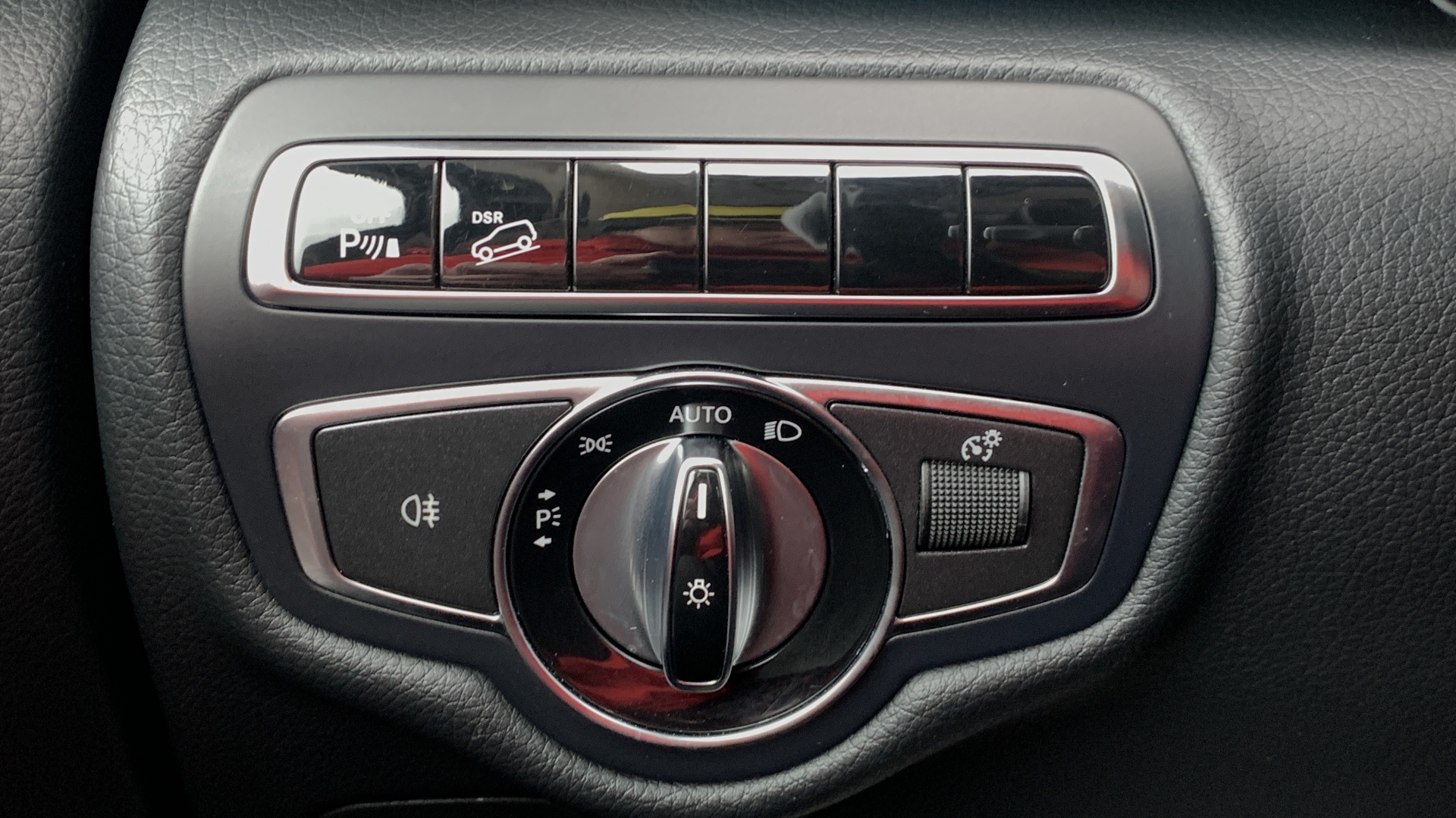 Mercedes-Benz комплектация Business двигатель 2.1 литра (190 л.с.) Черный