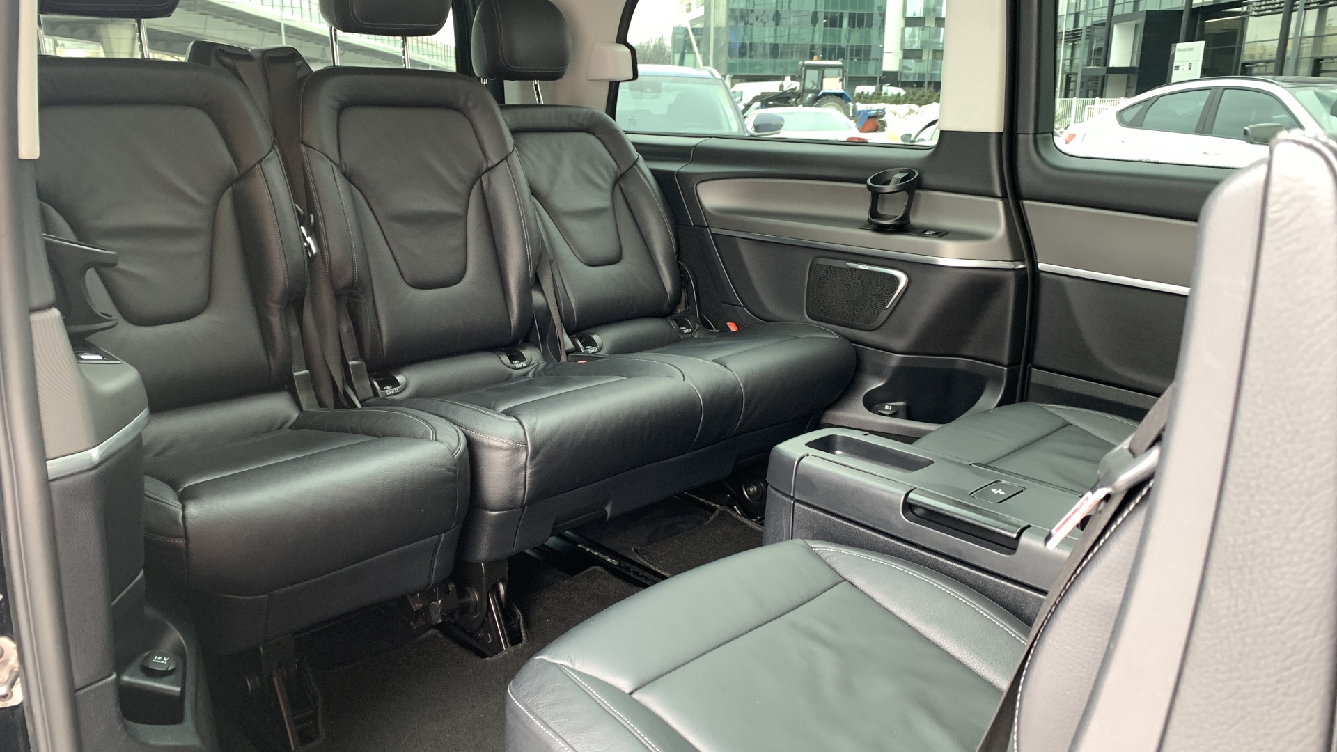 Mercedes-Benz комплектация Business двигатель 2.1 литра (190 л.с.) Черный
