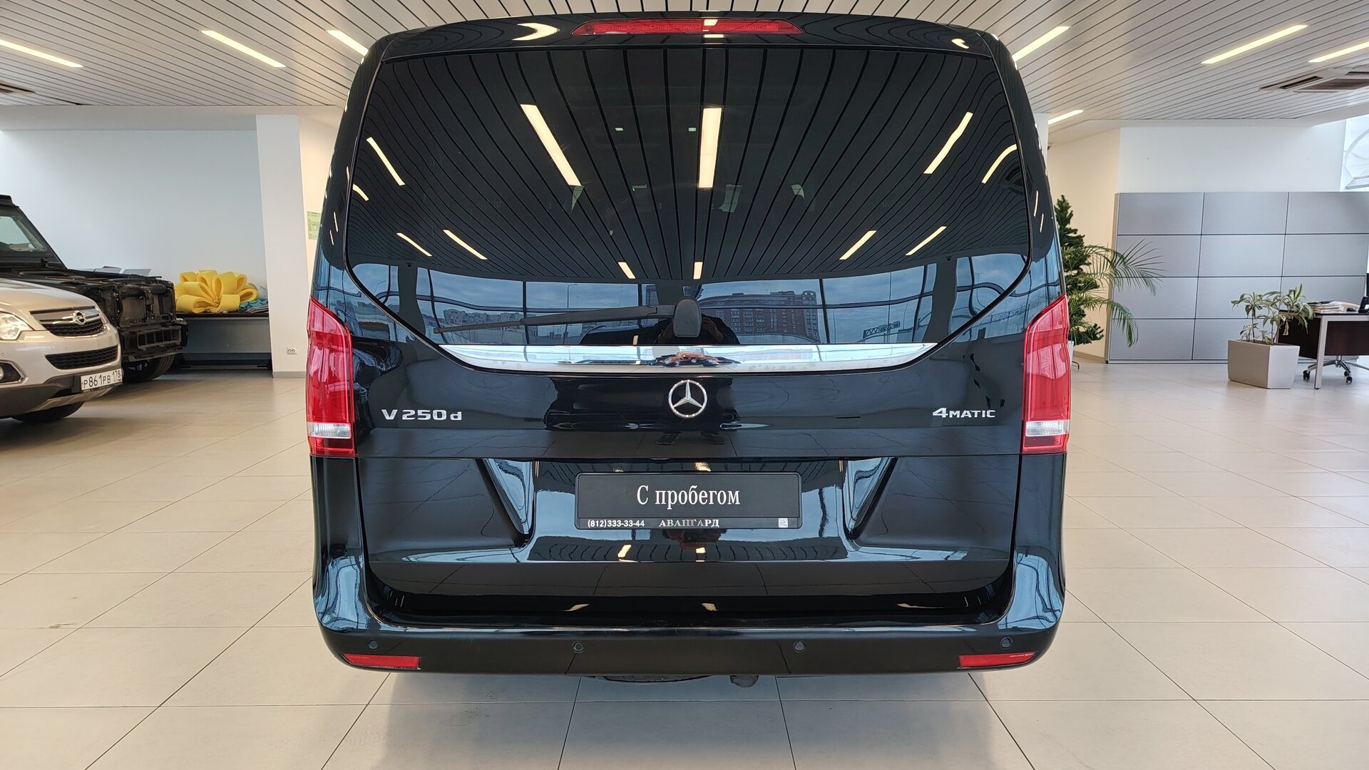 Mercedes-Benz комплектация Business двигатель 2.1 литра (190 л.с.) Черный