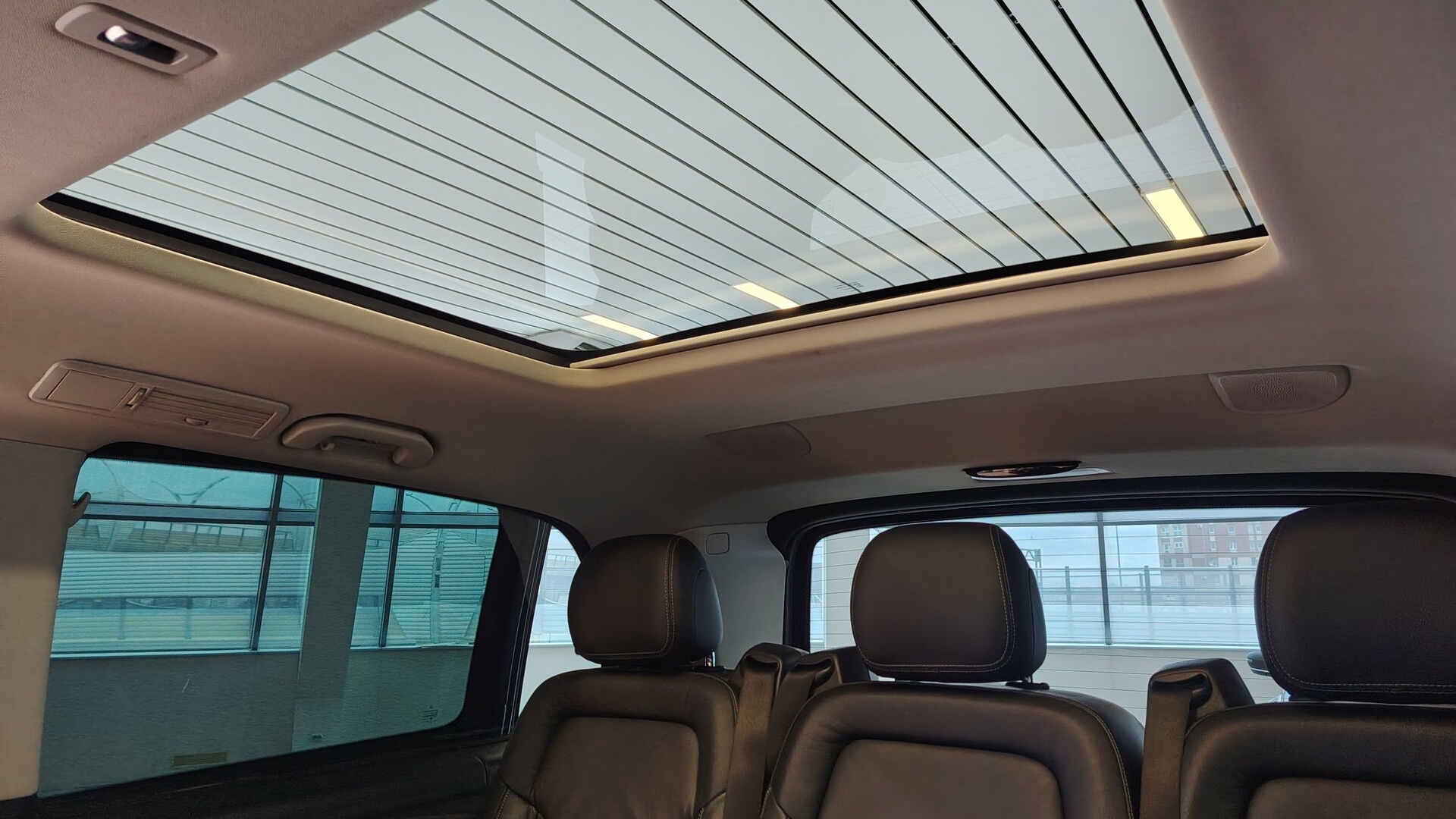 Mercedes-Benz комплектация Business двигатель 2.1 литра (190 л.с.) Черный