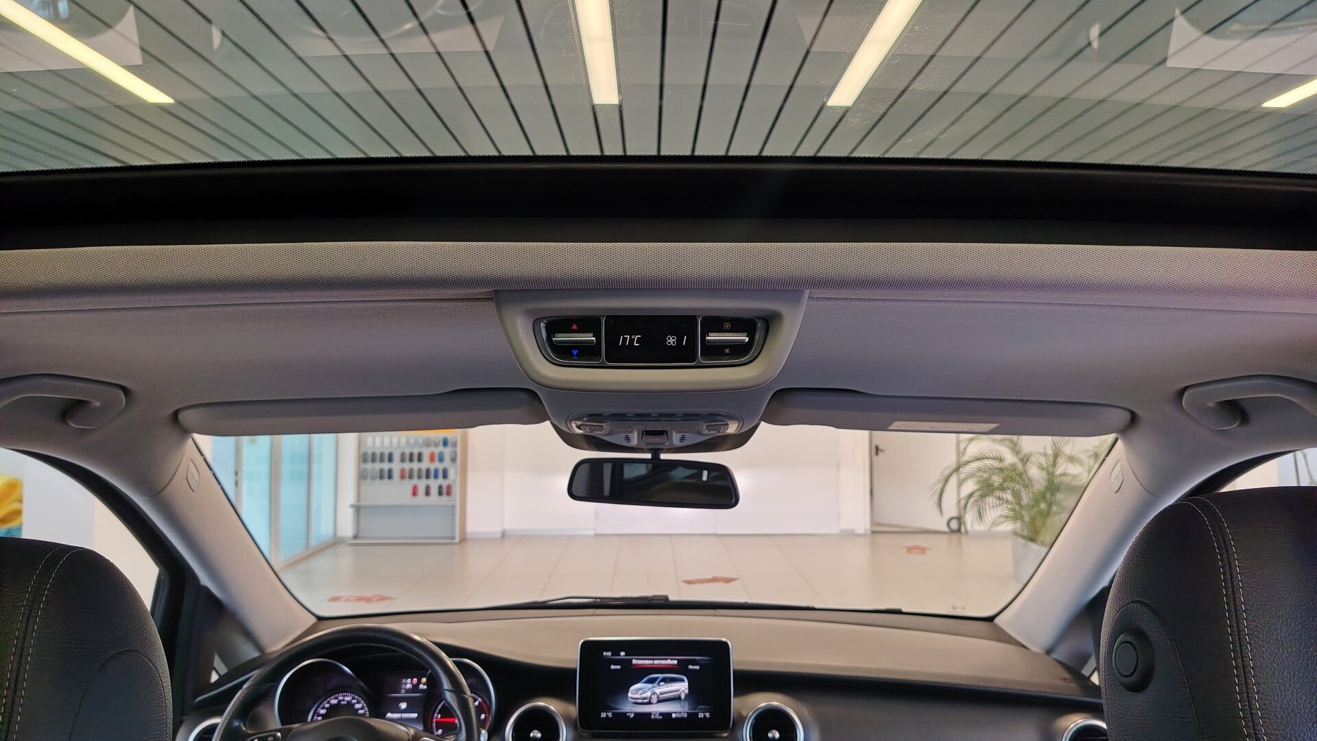 Mercedes-Benz комплектация Business двигатель 2.1 литра (190 л.с.) Черный