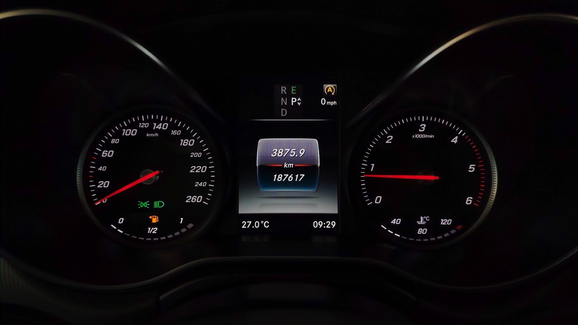 Mercedes-Benz комплектация Business двигатель 2.1 литра (190 л.с.) Черный