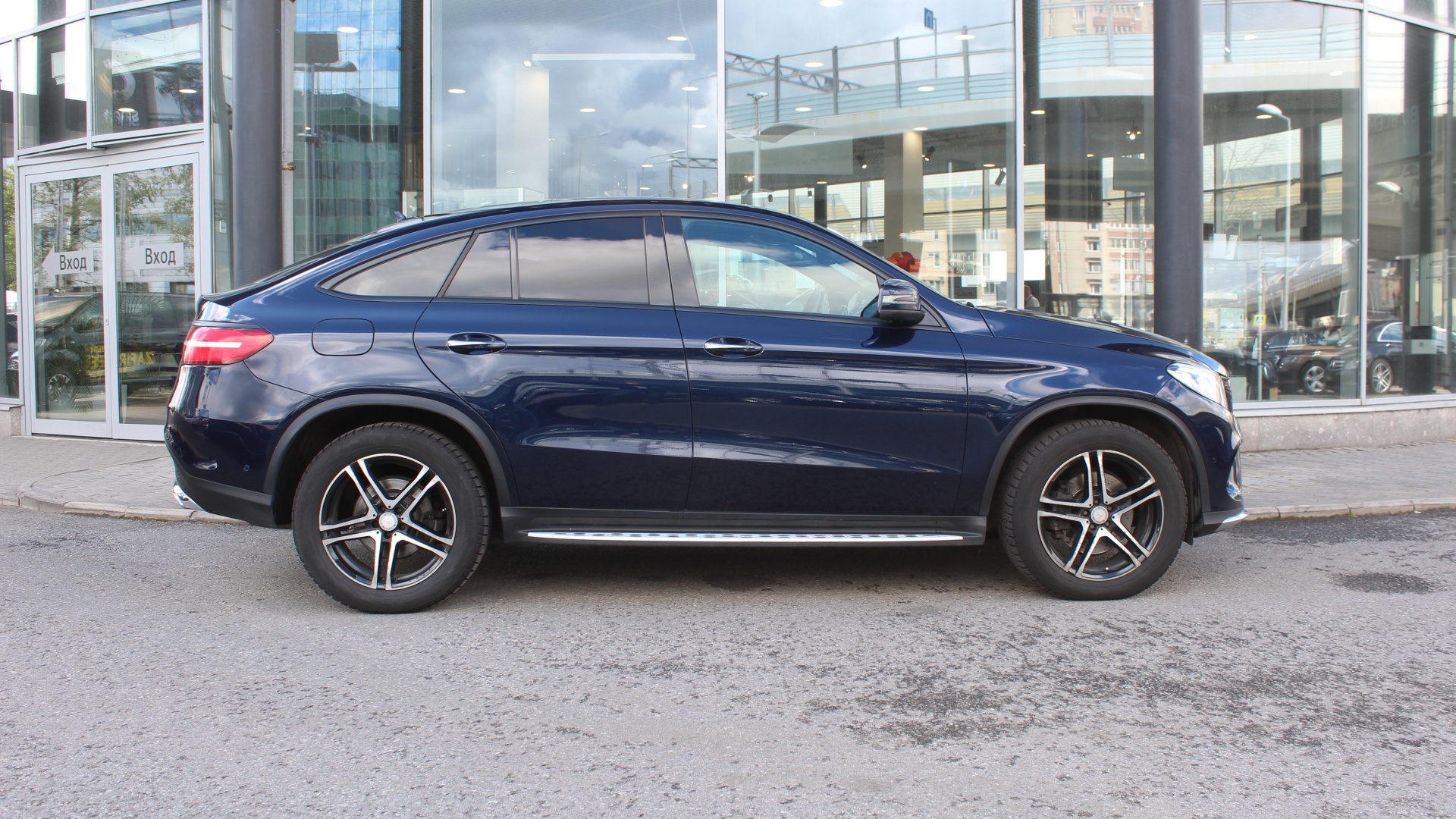 Mercedes-Benz GLE 350 d 4MATIC купе комплектация ОС двигатель 3 литра (249 л.с.) Синий