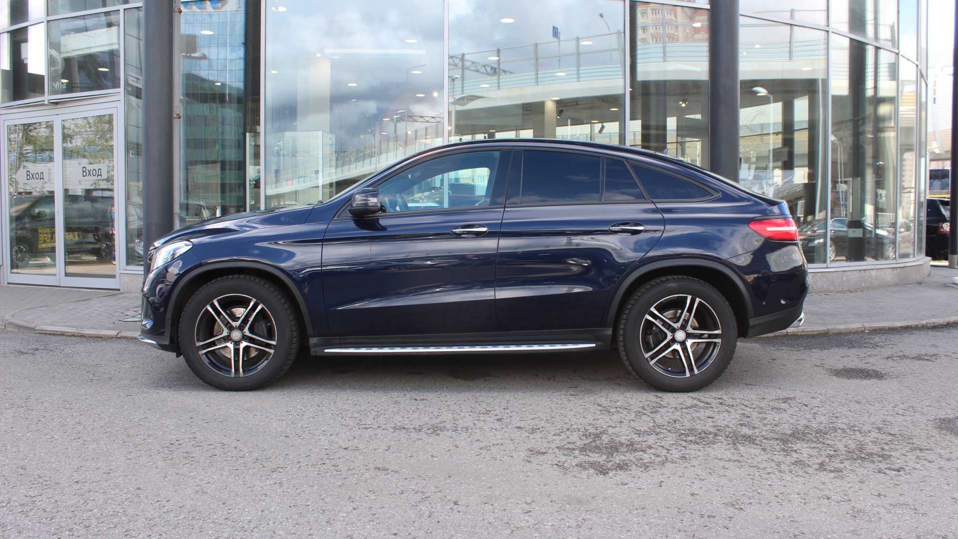 Mercedes-Benz GLE 350 d 4MATIC купе комплектация ОС двигатель 3 литра (249 л.с.) Синий