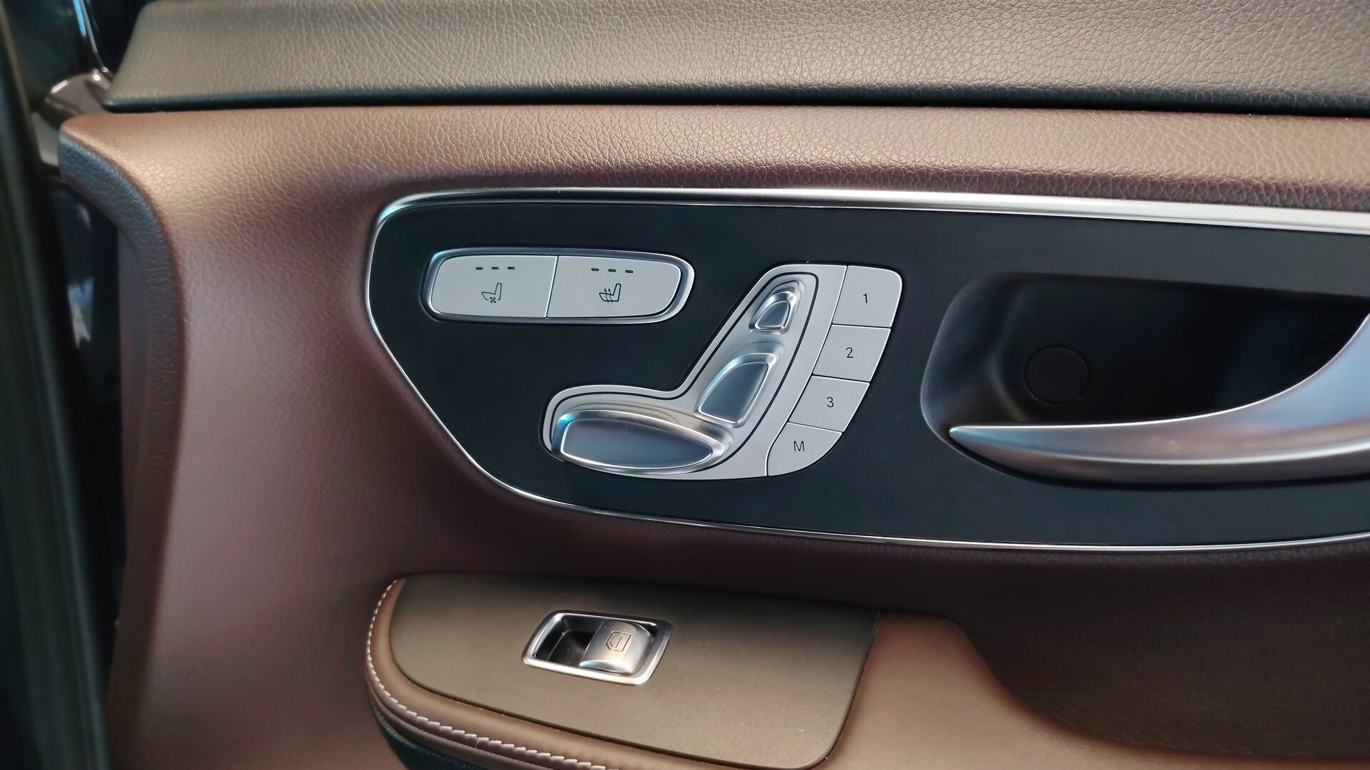 Mercedes-Benz двигатель 2.1 литра (190 л.с.) Черный