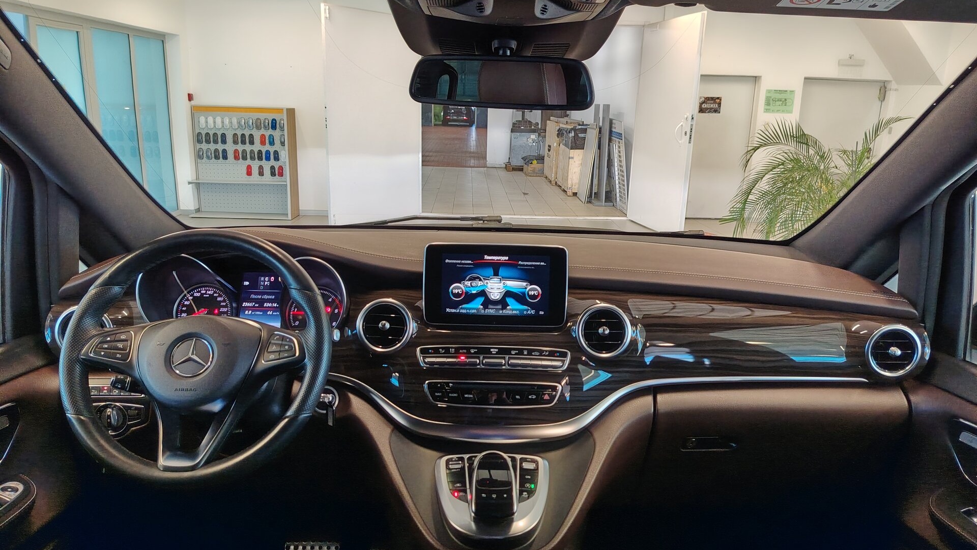 Mercedes-Benz двигатель 2.1 литра (190 л.с.) Черный