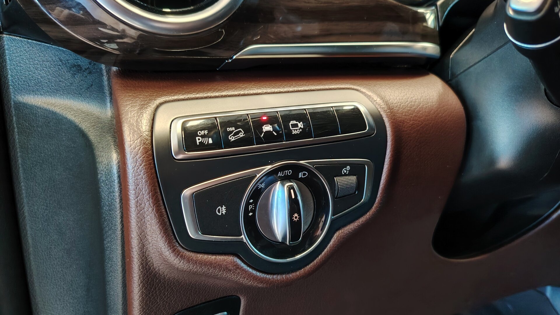 Mercedes-Benz двигатель 2.1 литра (190 л.с.) Черный