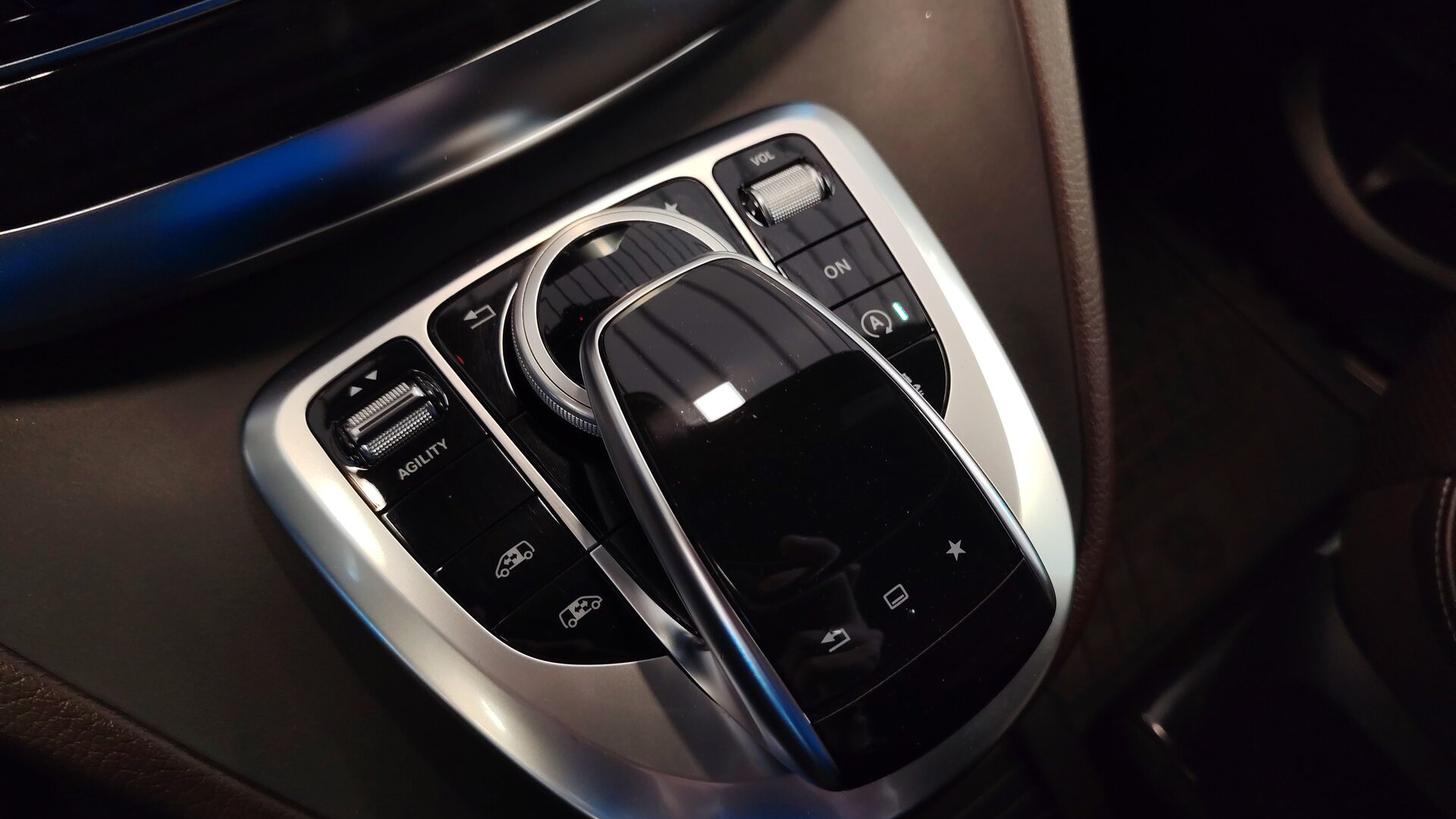 Mercedes-Benz двигатель 2.1 литра (190 л.с.) Черный