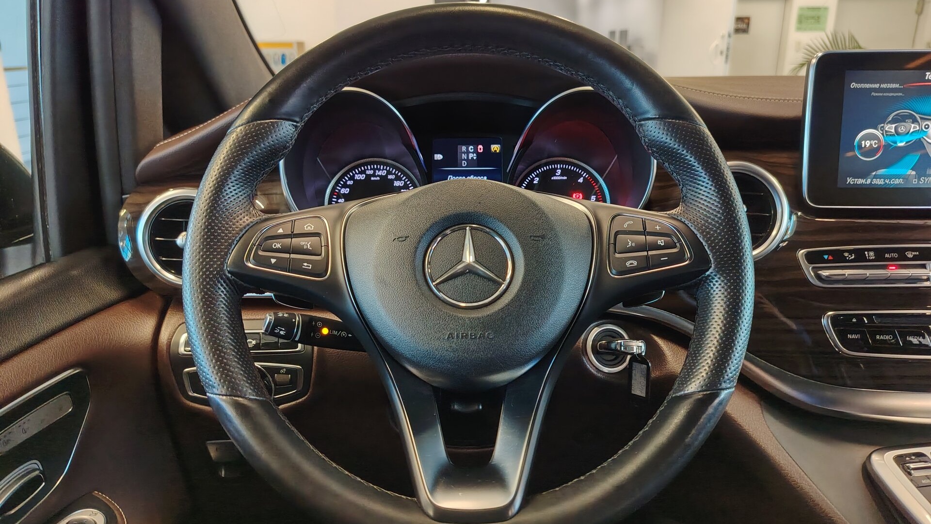 Mercedes-Benz двигатель 2.1 литра (190 л.с.) Черный