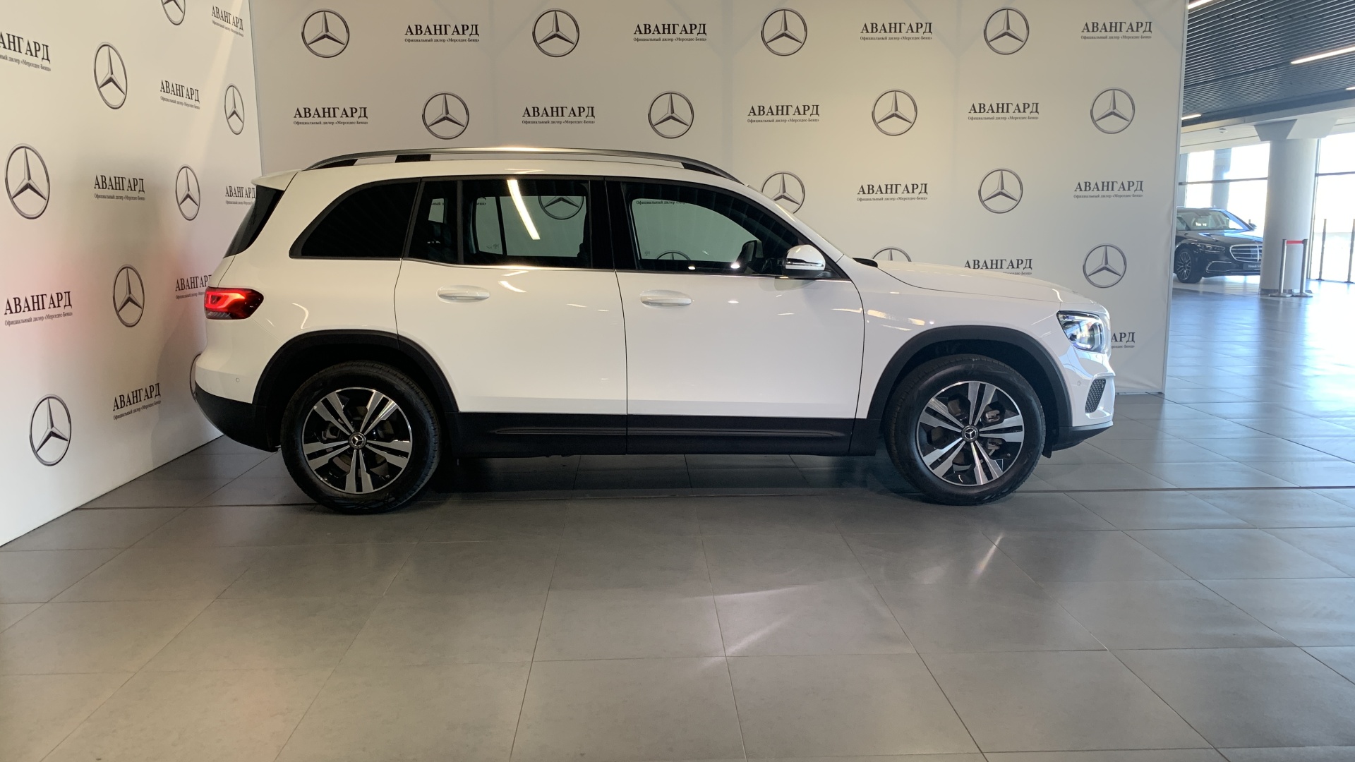 Mercedes-Benz GLB 200 комплектация Style двигатель 1.3 литра (150 л.с.) Белый
