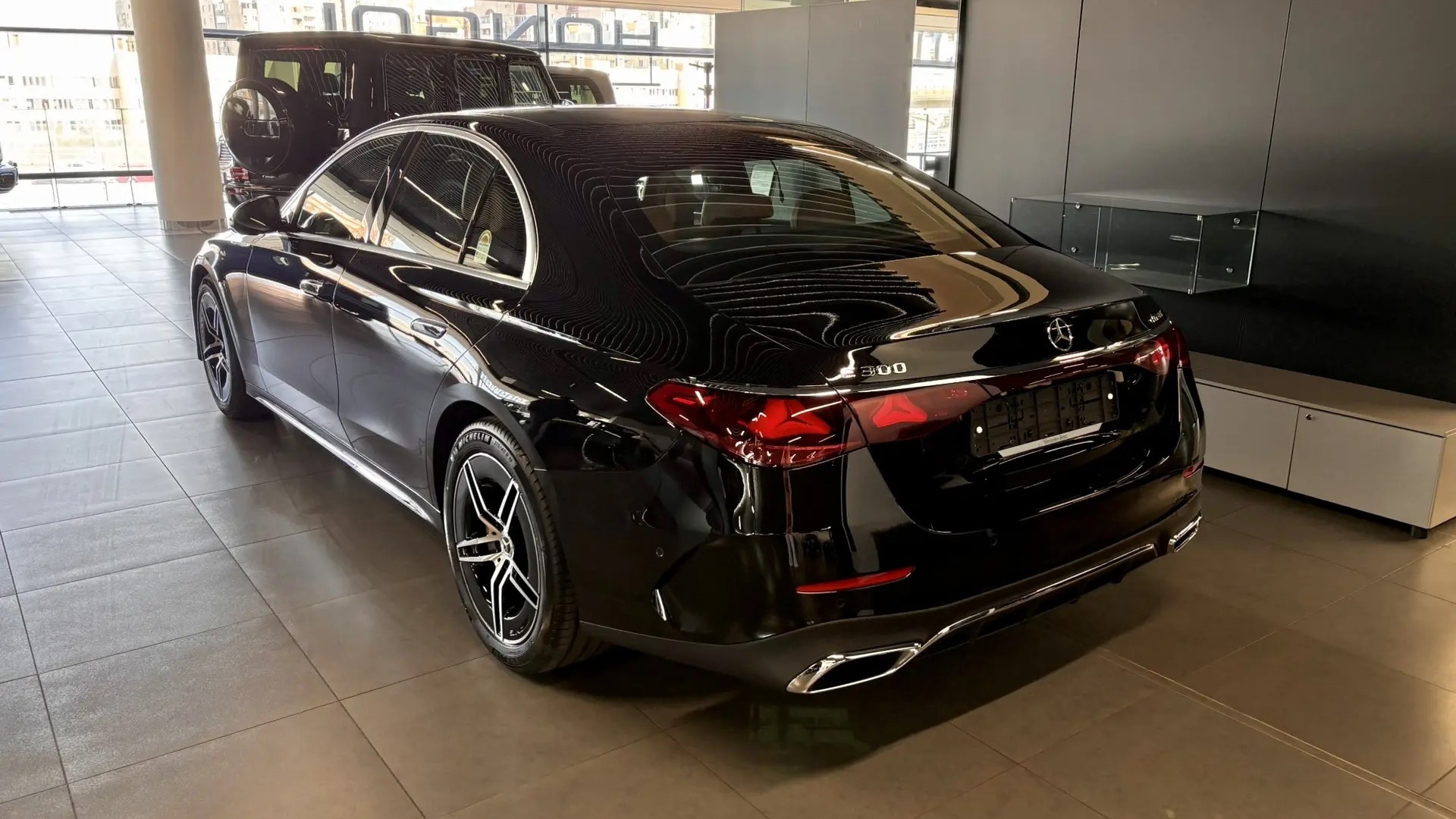 Mercedes-Benz E300 4MATIC комплектация Sport Plus двигатель 2 литра (258 л.с.) Черный
