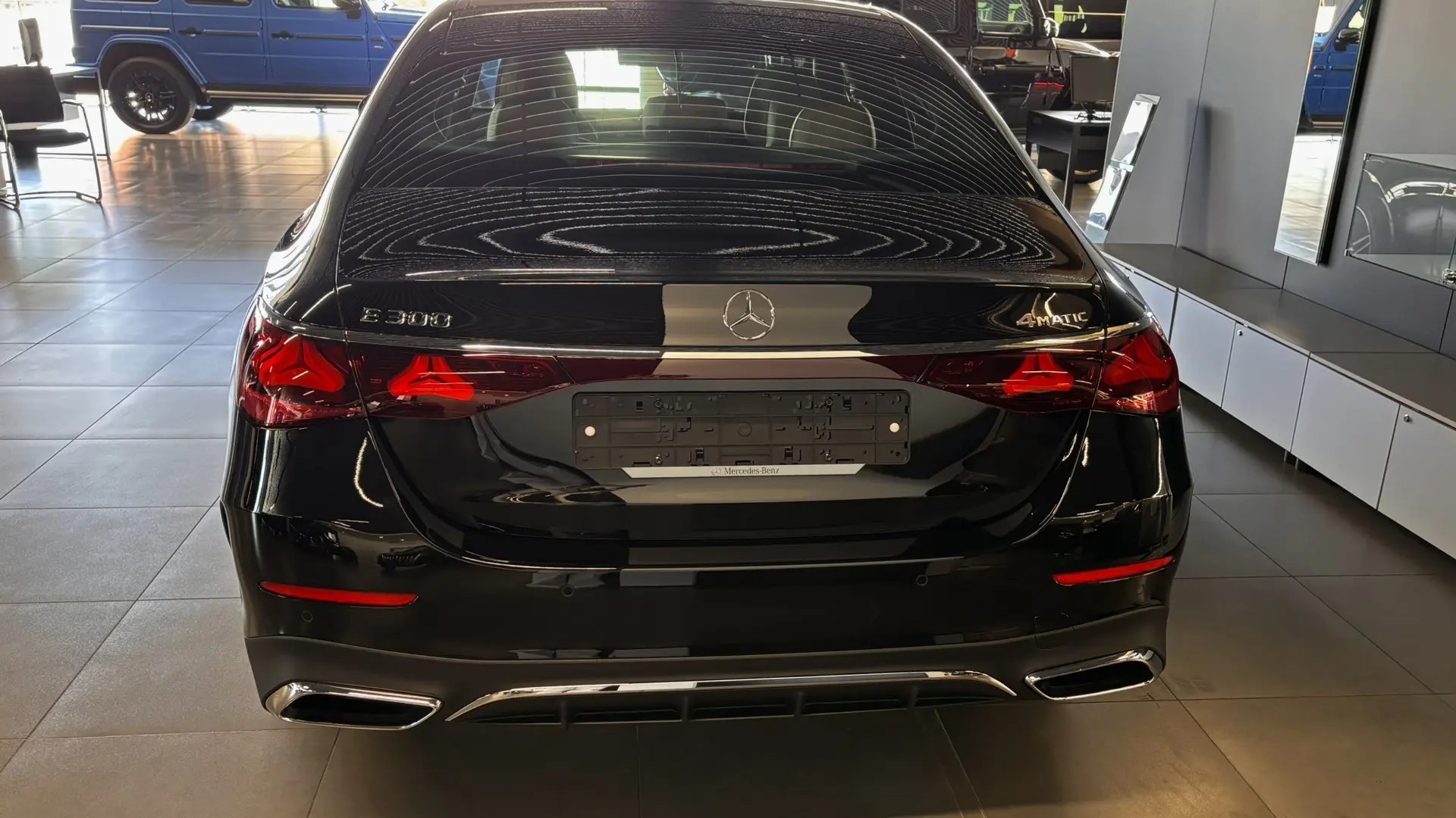 Mercedes-Benz E300 4MATIC комплектация Sport Plus двигатель 2 литра (258 л.с.) Черный