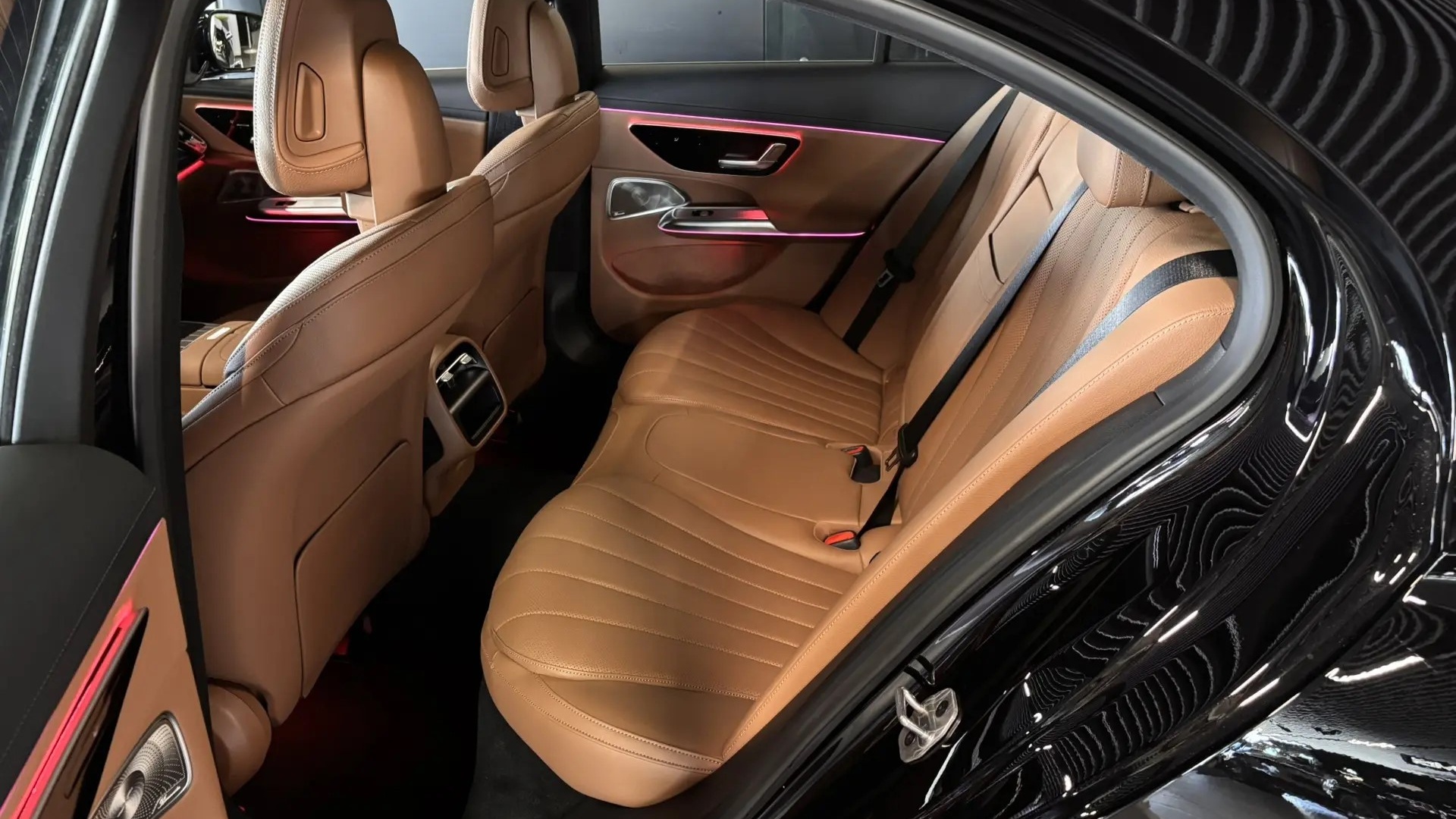 Mercedes-Benz E300 4MATIC комплектация Sport Plus двигатель 2 литра (258 л.с.) Черный