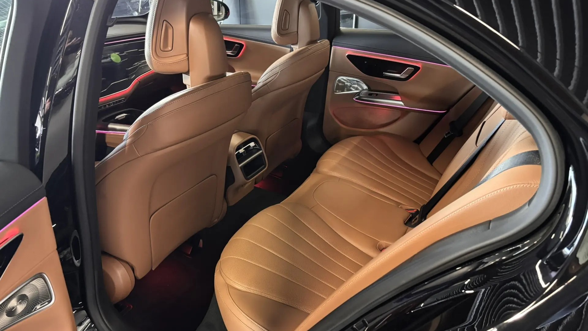 Mercedes-Benz E300 4MATIC комплектация Sport Plus двигатель 2 литра (258 л.с.) Черный