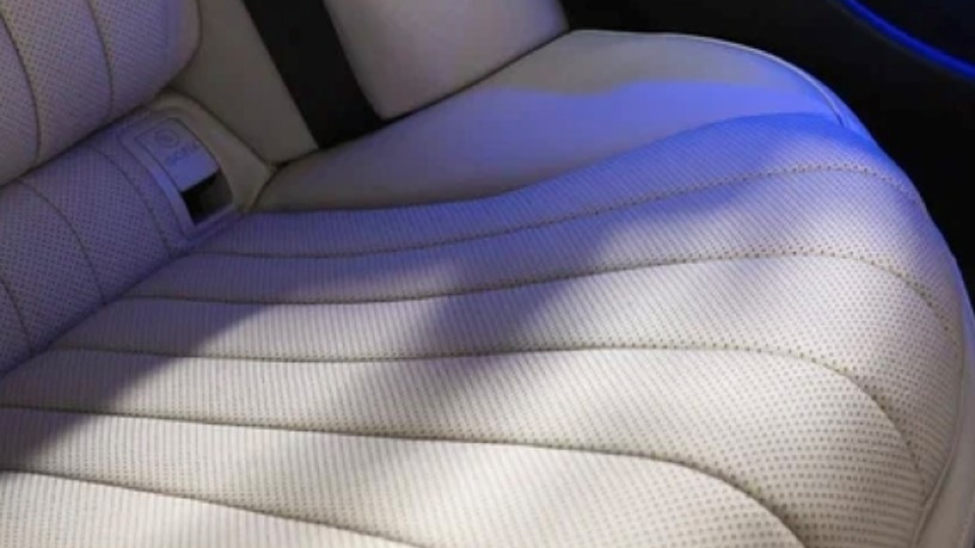 Mercedes-Benz E300 4MATIC комплектация Sport Plus двигатель 2 литра (258 л.с.) Серый