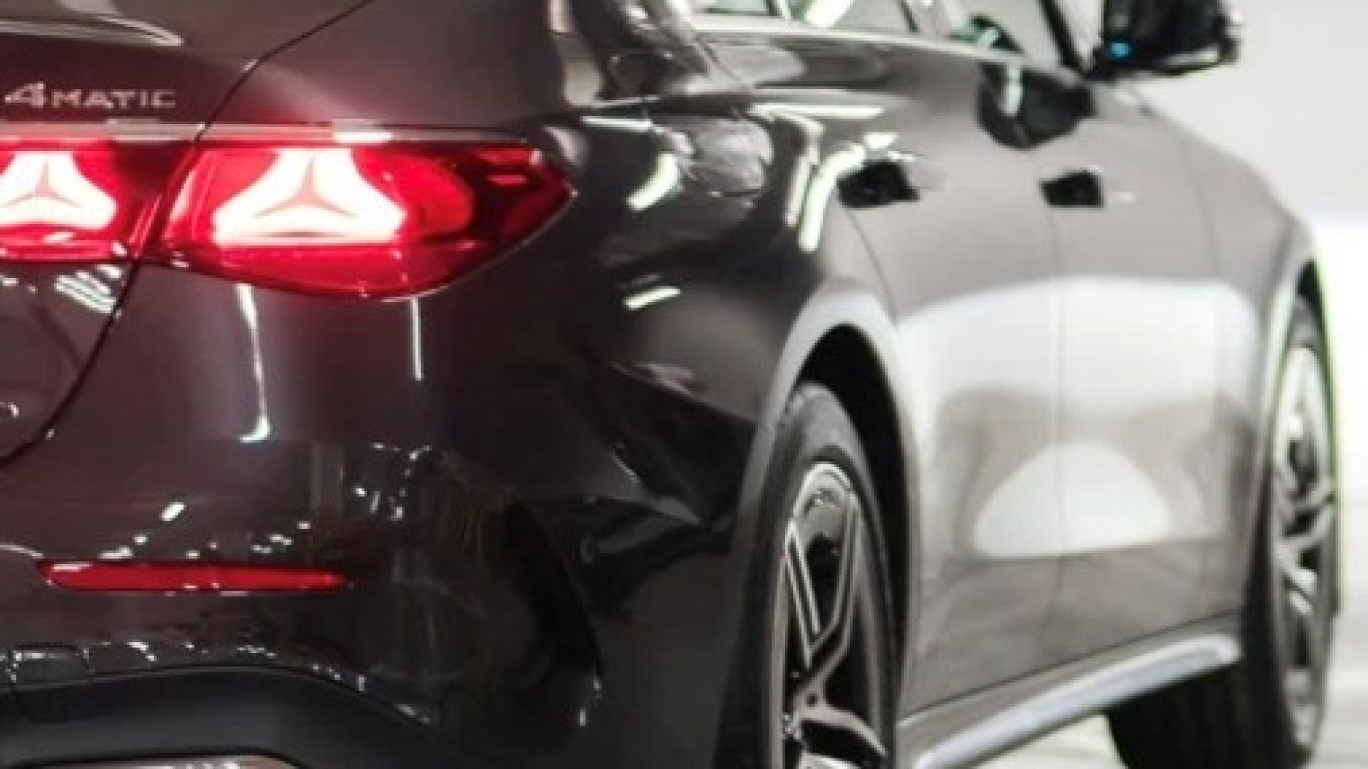 Mercedes-Benz E300 4MATIC комплектация Sport Plus двигатель 2 литра (258 л.с.) Серый