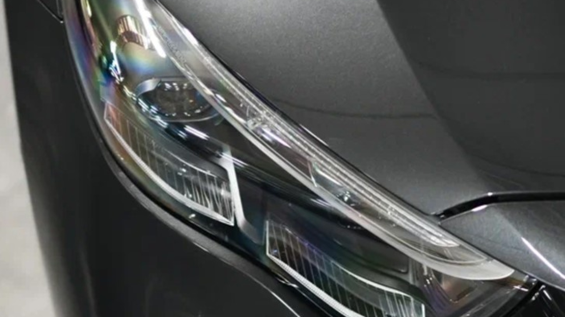 Mercedes-Benz E300 4MATIC комплектация Sport Plus двигатель 2 литра (258 л.с.) Серый