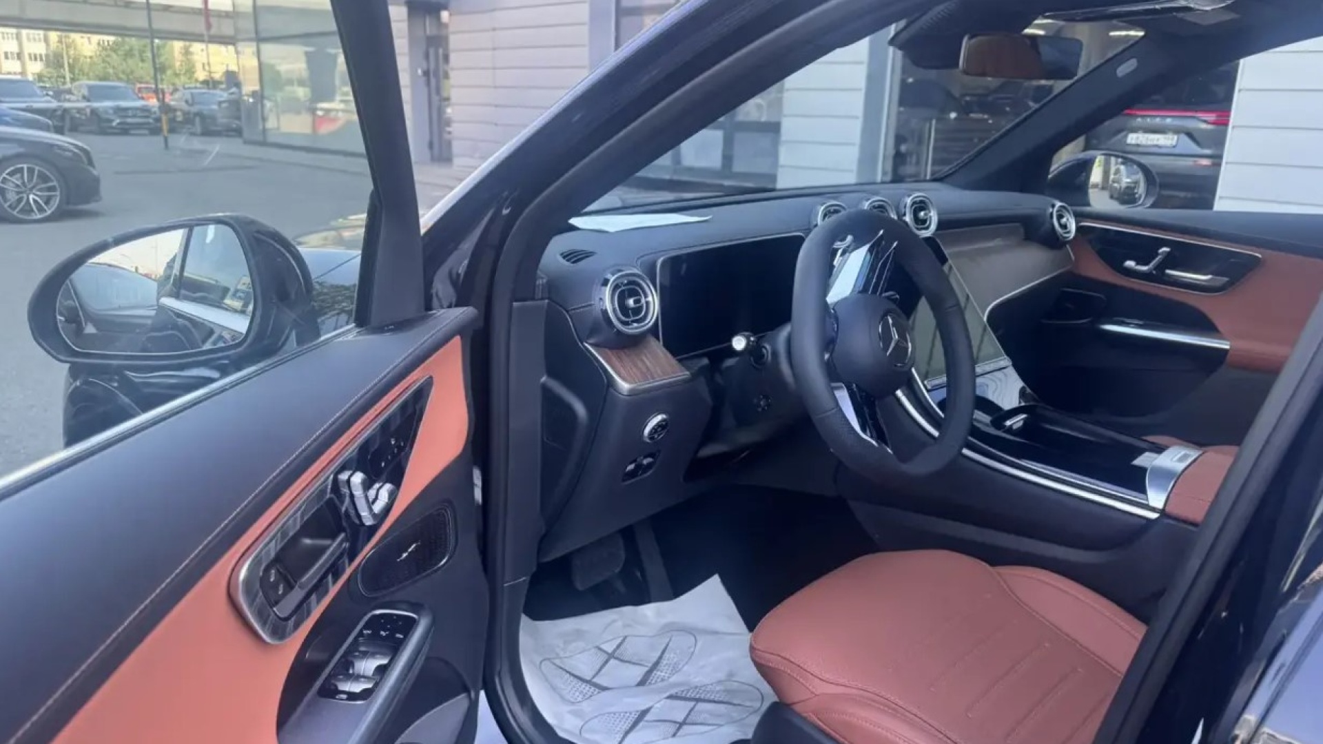 Mercedes-Benz GLC 300 L 4MATIC двигатель 2 литра (258 л.с.) Черный