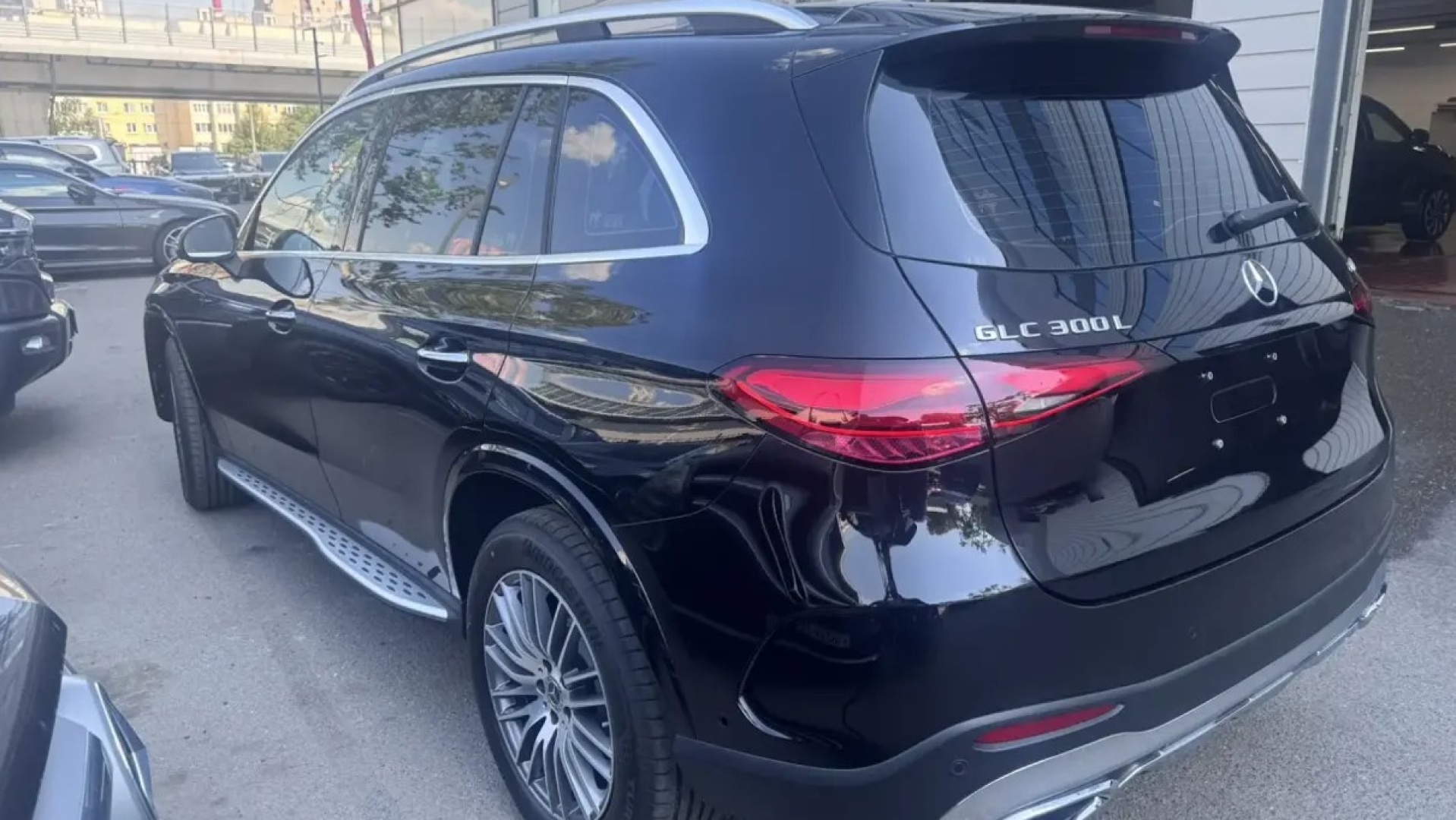 Mercedes-Benz GLC 300 L 4MATIC двигатель 2 литра (258 л.с.) Черный