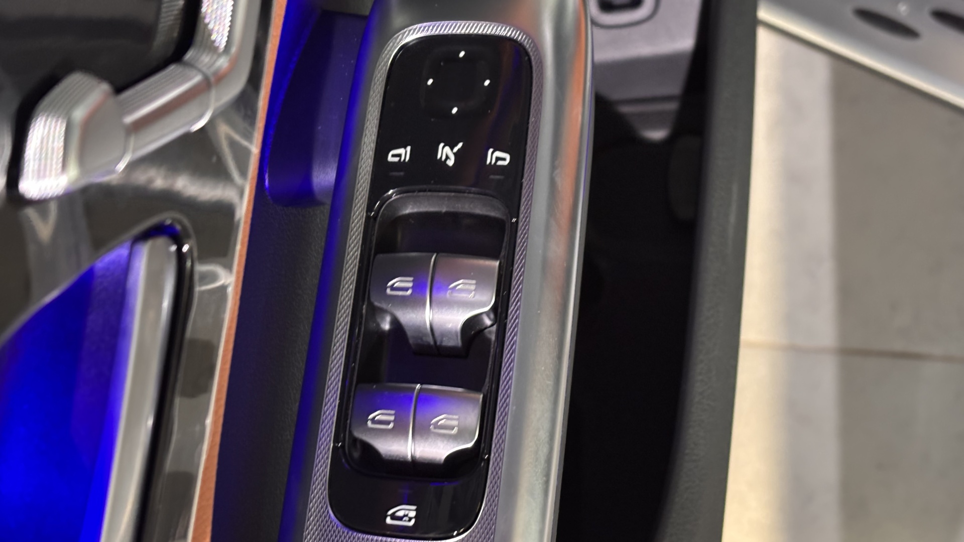 Mercedes-Benz GLC 300 L 4MATIC двигатель 2 литра (258 л.с.) Черный