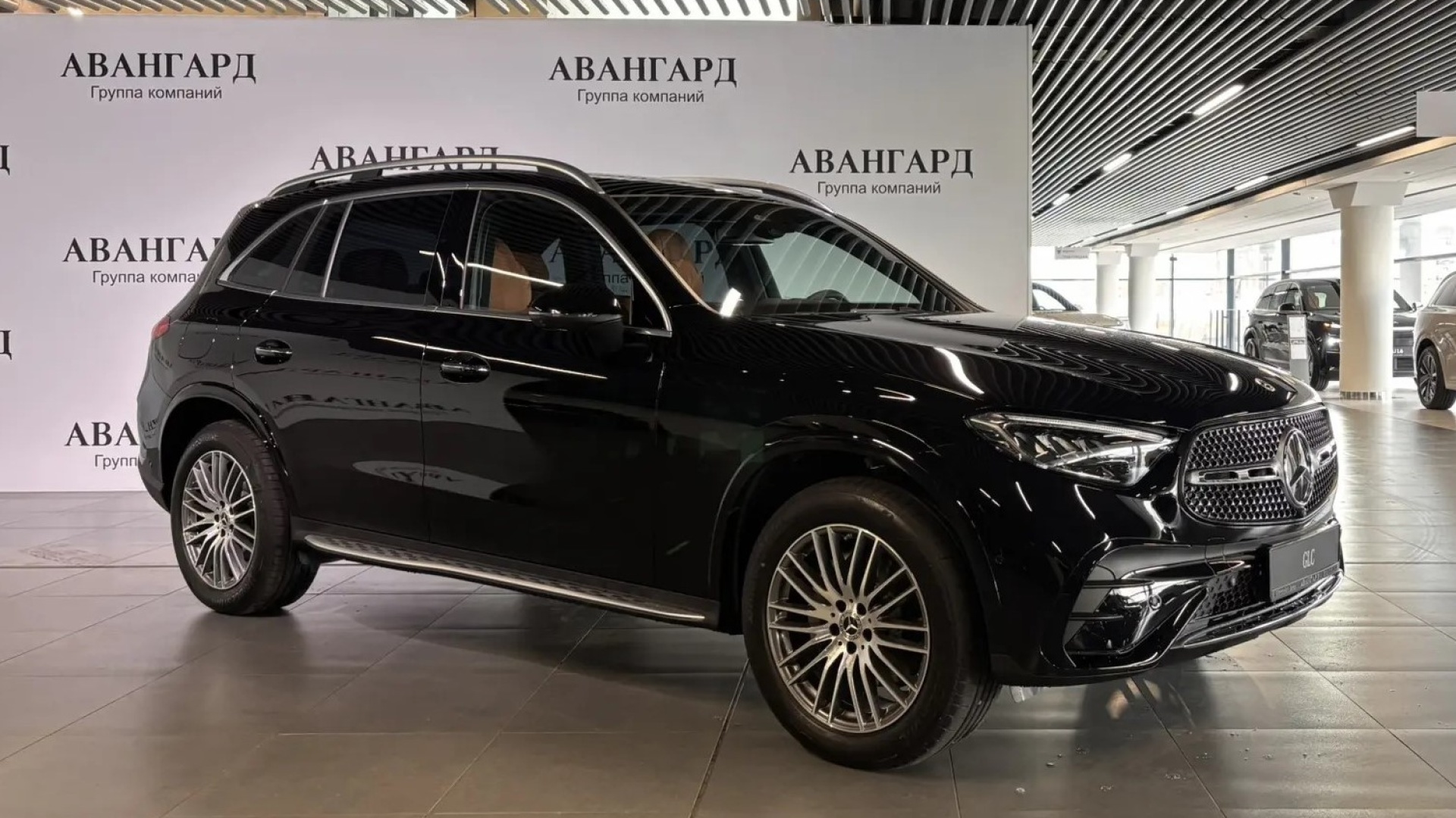 Mercedes-Benz GLC 300 L 4MATIC двигатель 2 литра (258 л.с.) Черный