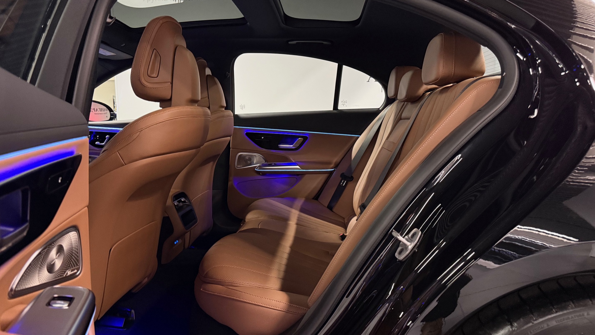 Mercedes-Benz E300 4MATIC комплектация Sport Plus двигатель 2 литра (258 л.с.) Черный