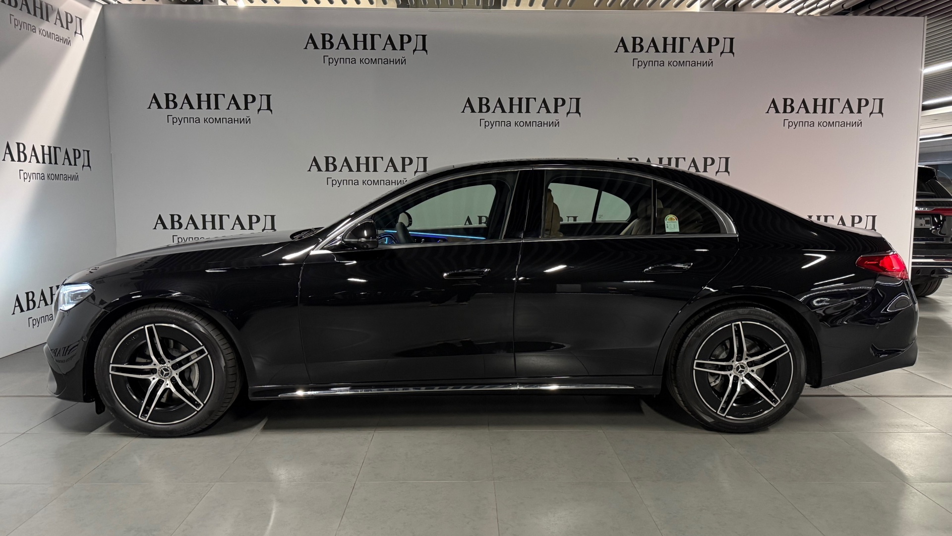 Mercedes-Benz E300 4MATIC комплектация Sport Plus двигатель 2 литра (258 л.с.) Черный