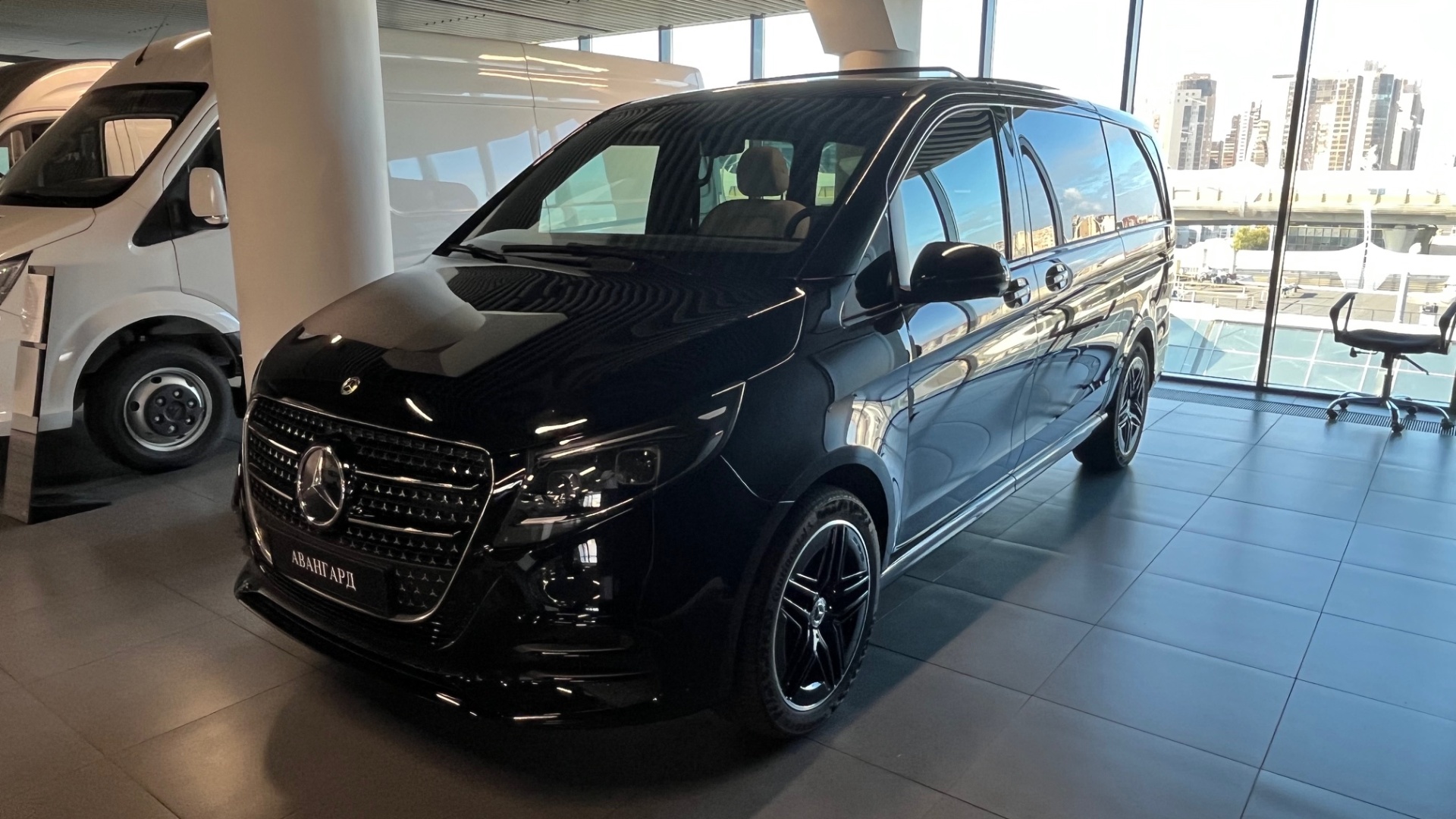 Mercedes-Benz комплектация EXCLUSIVE / L 300 d двигатель 2 литра (237 л.с.) Черный