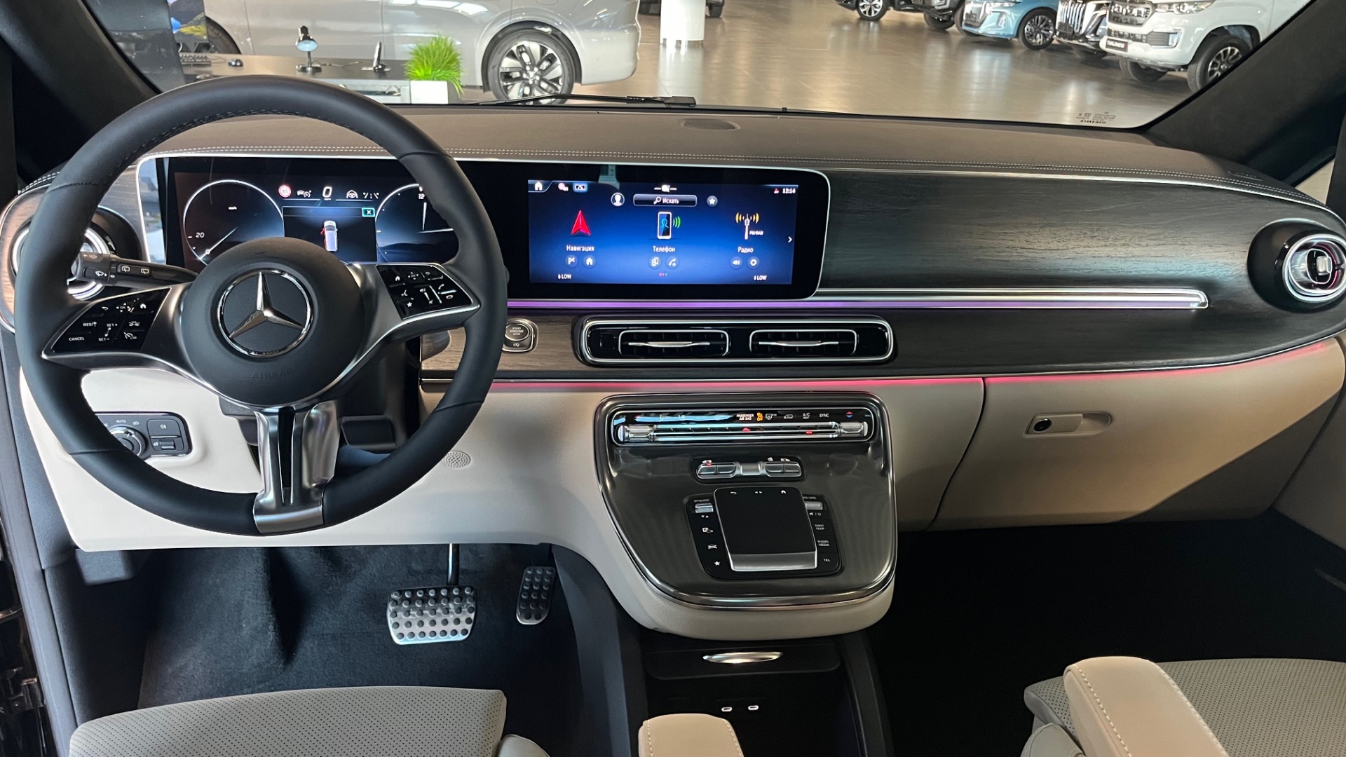 Mercedes-Benz комплектация EXCLUSIVE / L 300 d двигатель 2 литра (237 л.с.) Черный