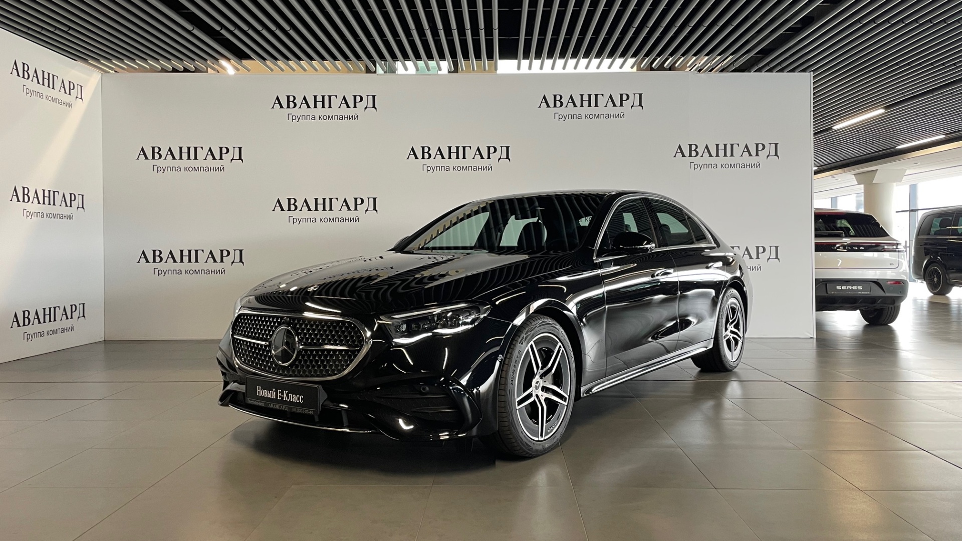Mercedes-Benz E300 4MATIC комплектация Sport двигатель 2 литра (258 л.с.) Черный