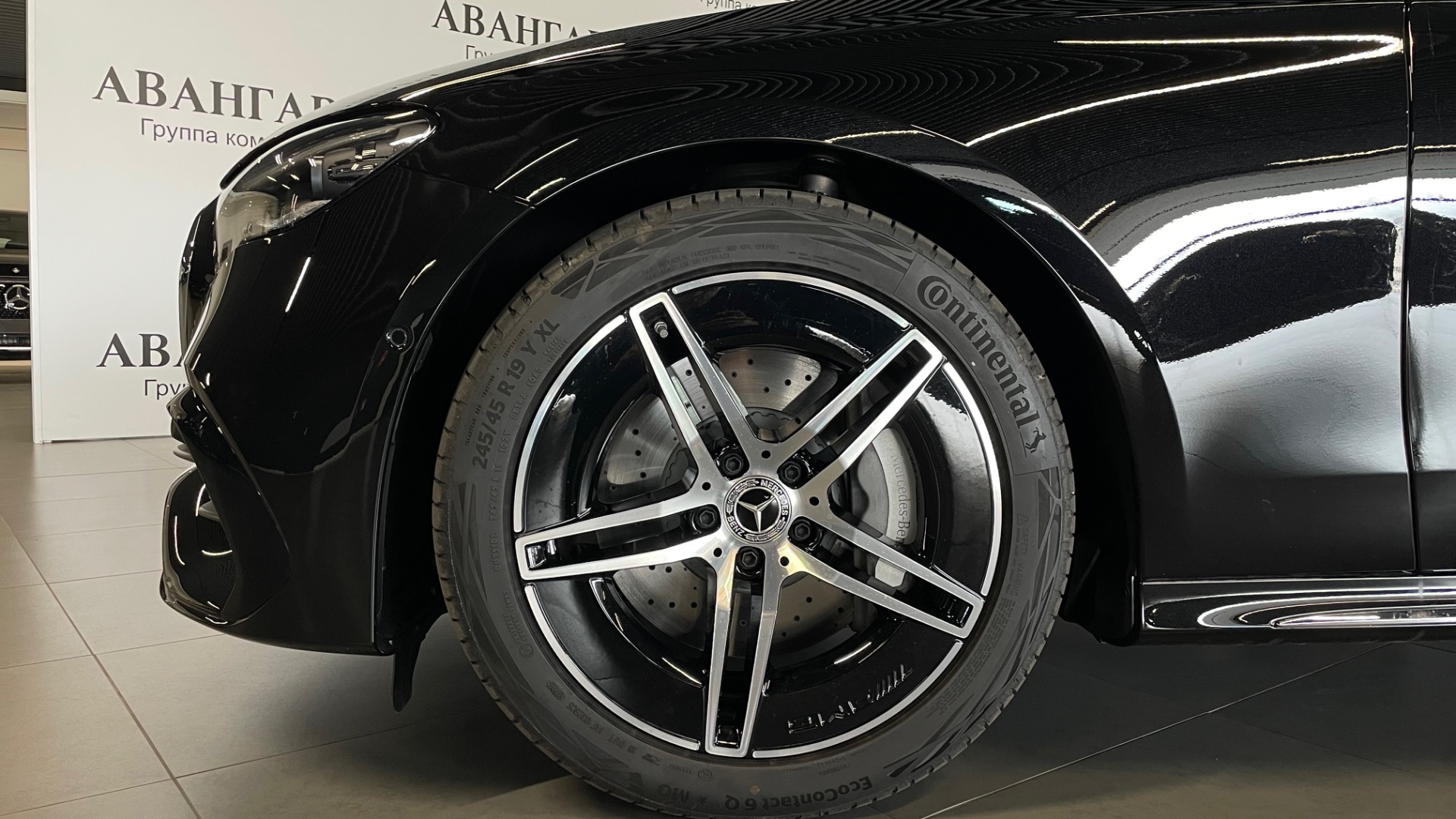 Mercedes-Benz E300 4MATIC комплектация Sport двигатель 2 литра (258 л.с.) Черный