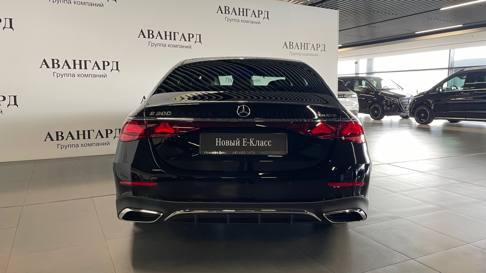 Mercedes-Benz E300 4MATIC комплектация Sport двигатель 2 литра (258 л.с.) Черный