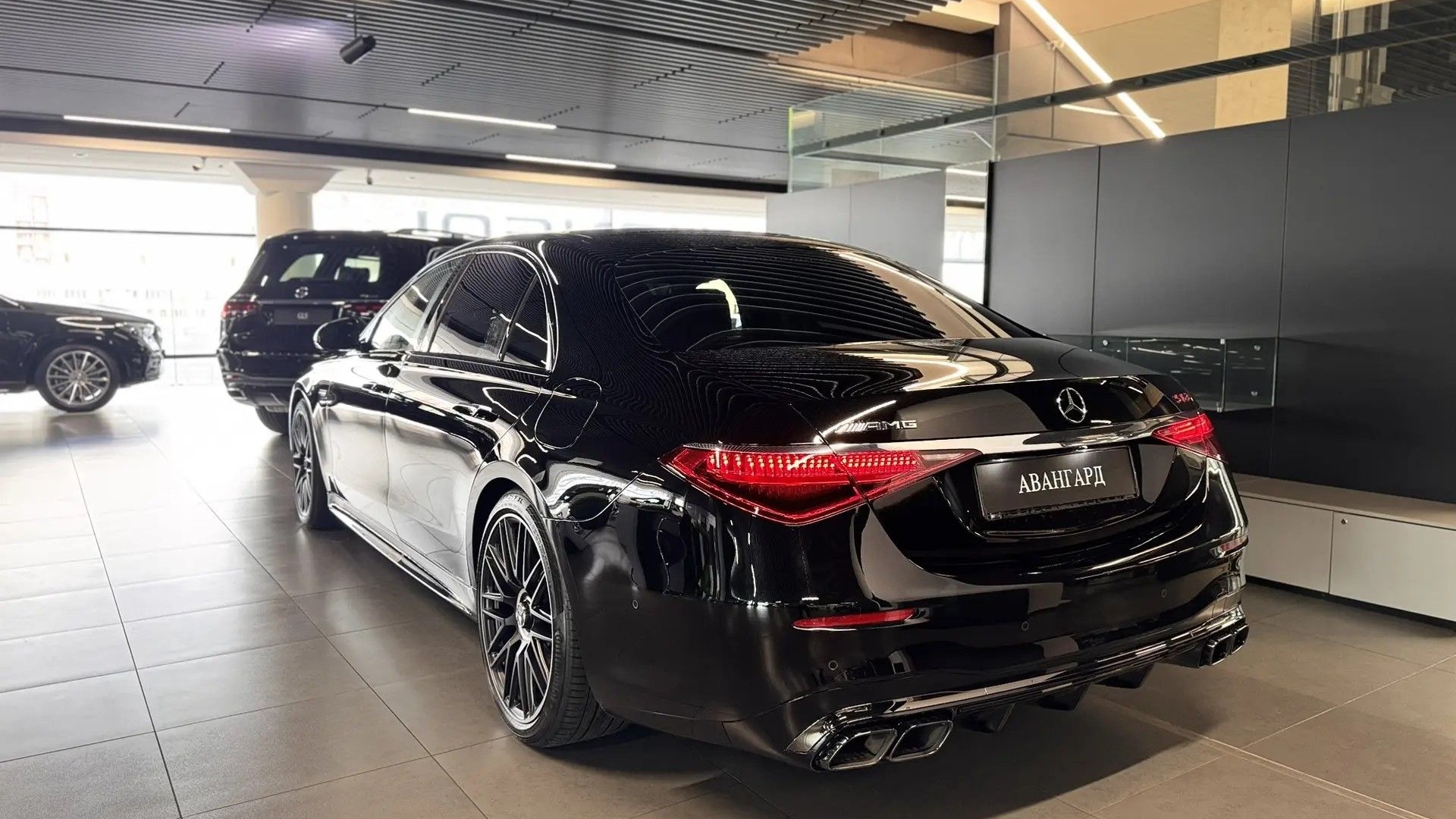 Mercedes-Benz AMG S 63 4MATIC двигатель 4 литра (612 л.с.) Черный