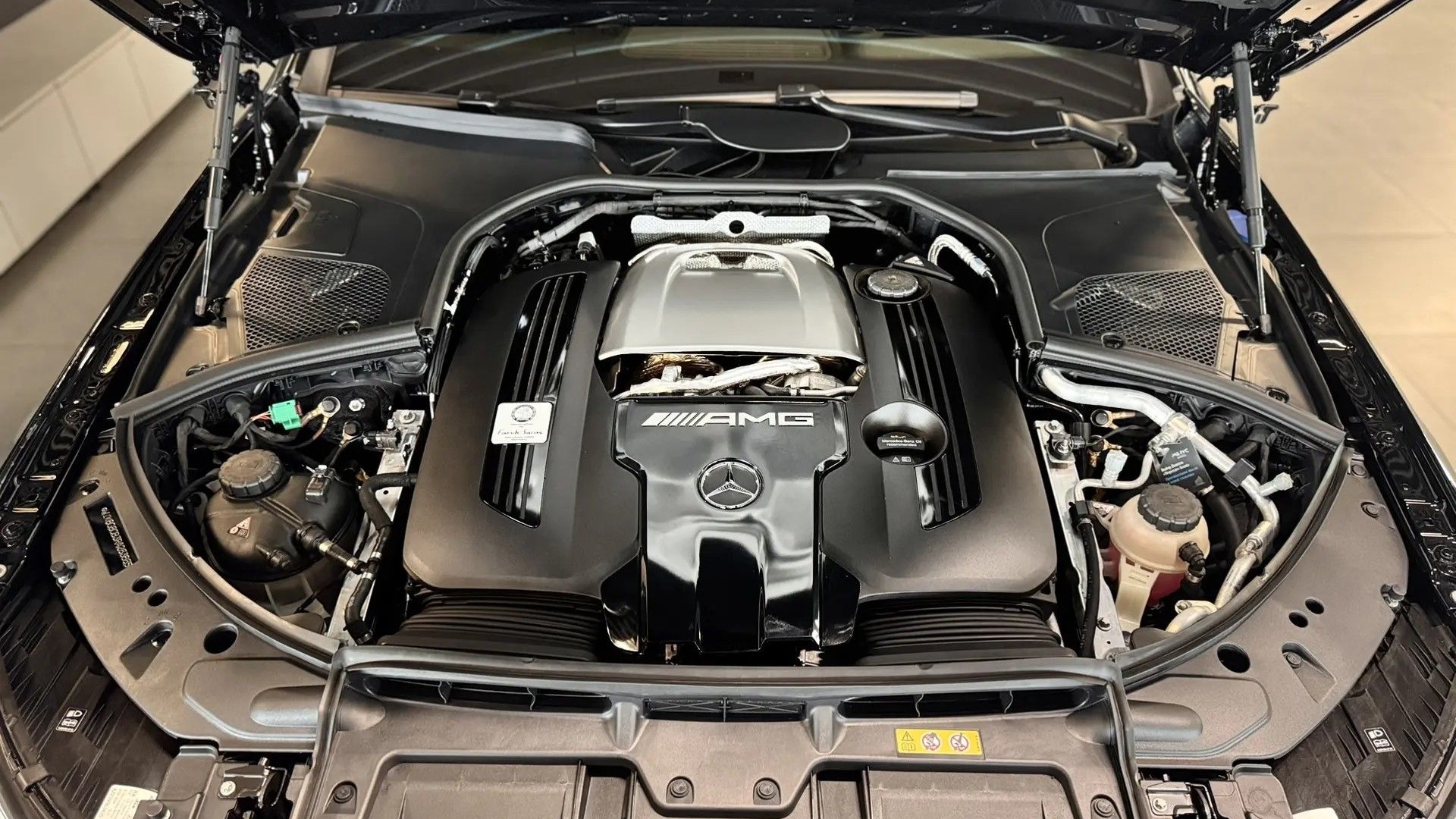 Mercedes-Benz AMG S 63 4MATIC двигатель 4 литра (612 л.с.) Черный