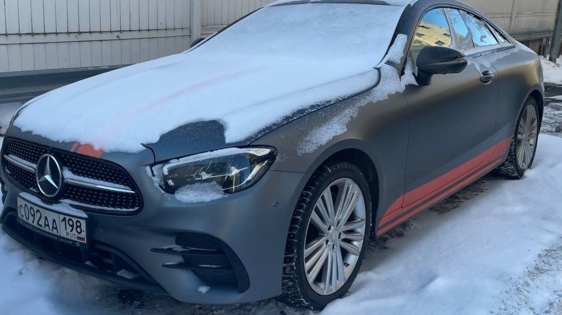 Mercedes-Benz E 220 d 4MATIC комплектация Sport двигатель 2 литра (194 л.с.) Серый