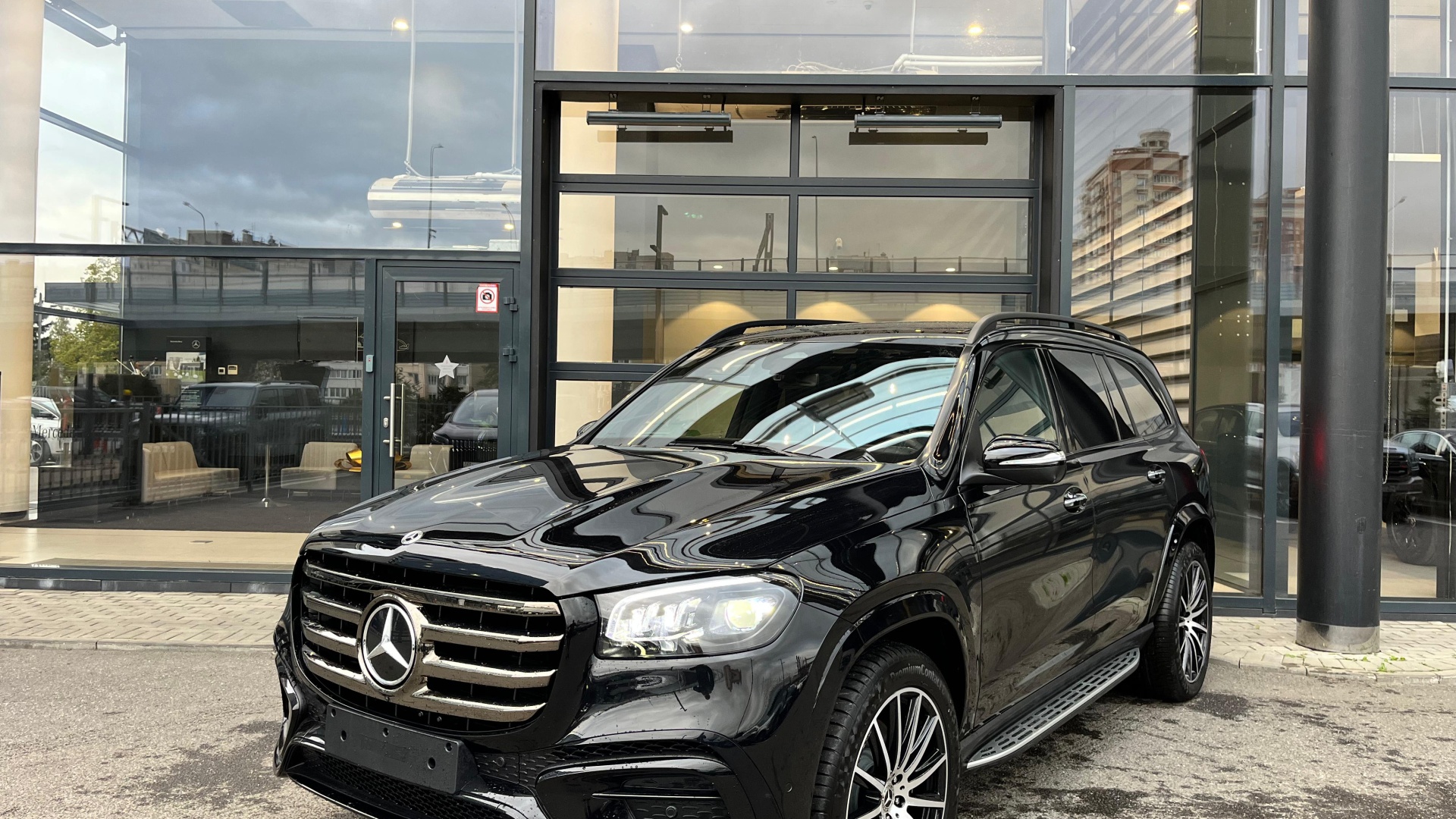 Mercedes-Benz GLS 450 4MATIC комплектация Рremium Plus двигатель 3 литра (381 л.с.) Черный