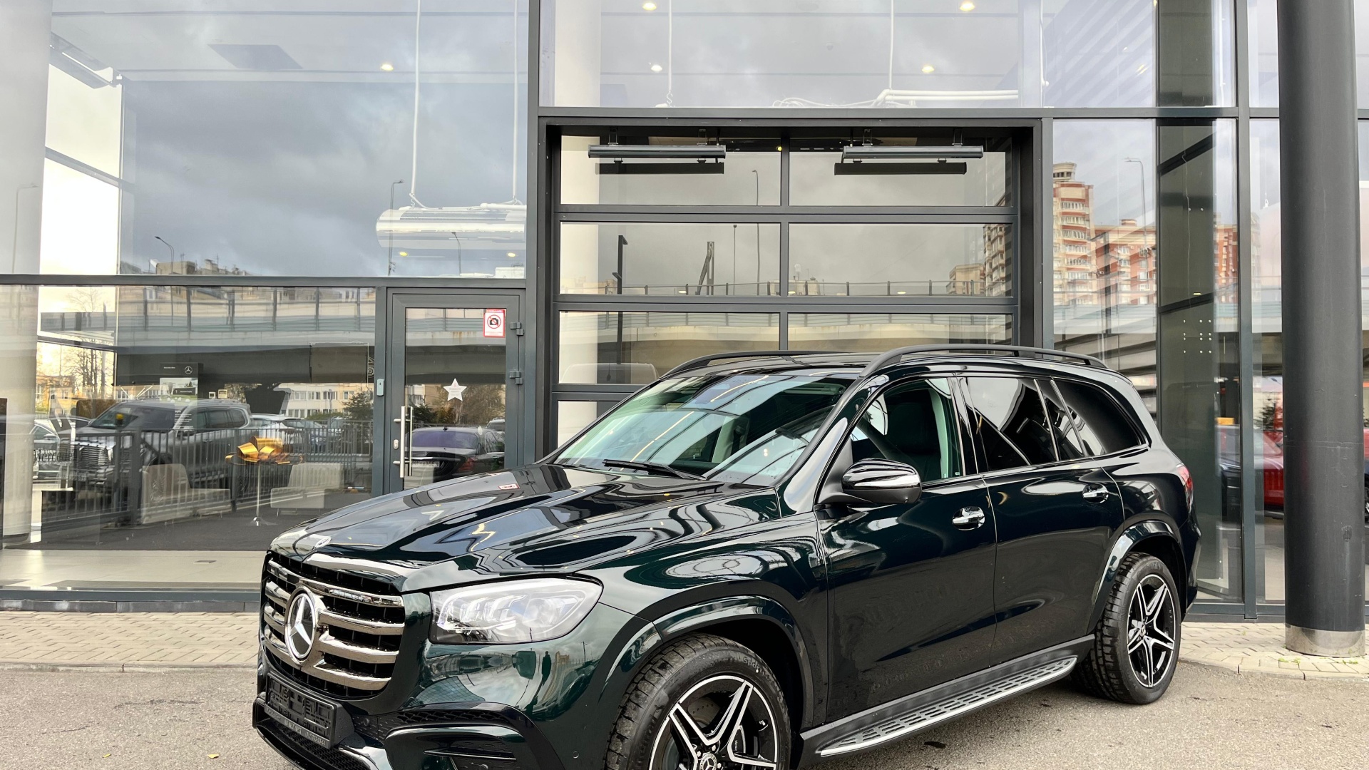 Mercedes-Benz GLS 450 4MATIC комплектация Рremium Plus двигатель 3 литра (380 л.с.) Черный