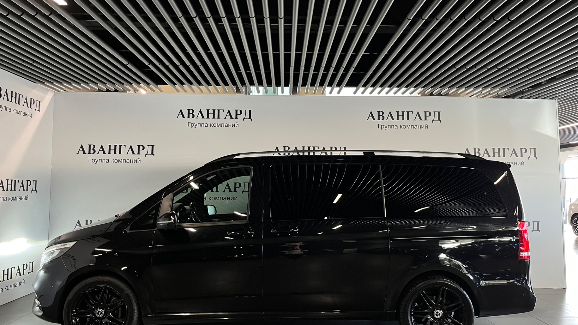 Mercedes-Benz комплектация EXCLUSIVE / L 250 d двигатель 2.1 литра (190 л.с.) Черный