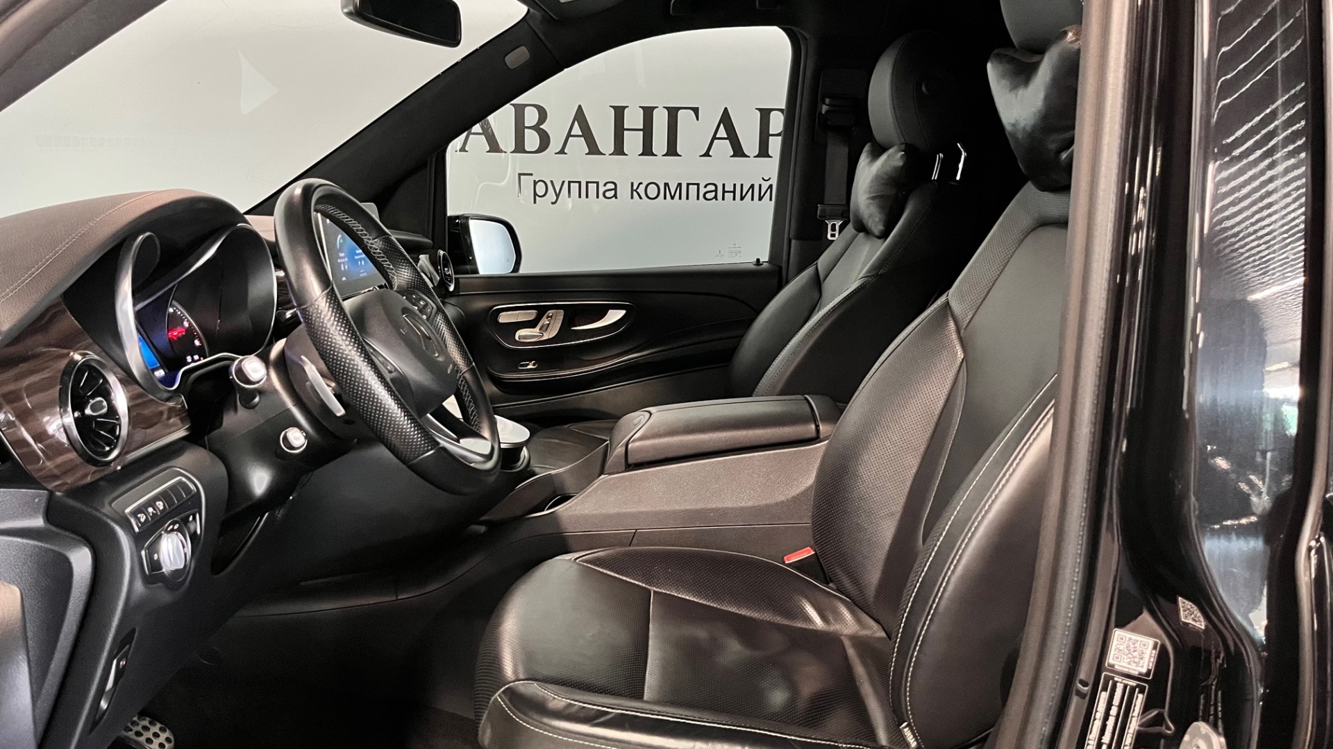 Mercedes-Benz комплектация EXCLUSIVE / L 250 d двигатель 2.1 литра (190 л.с.) Черный