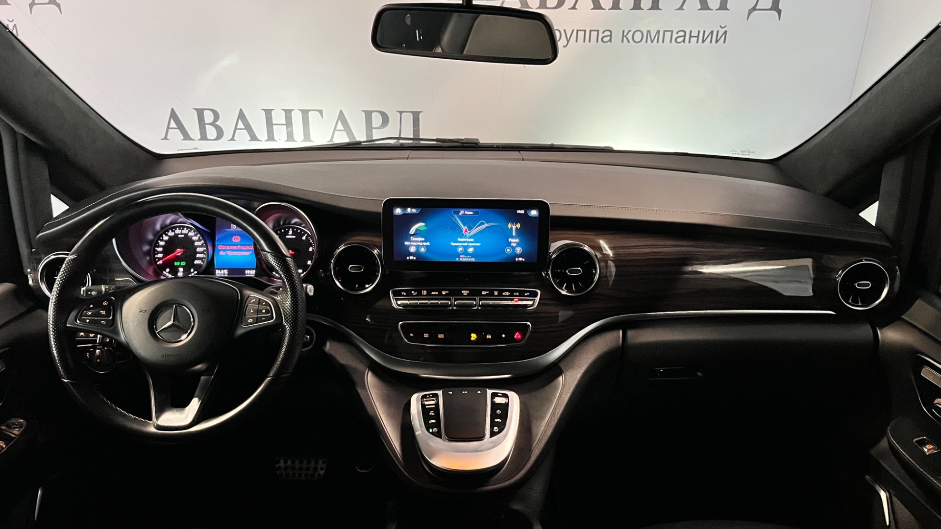 Mercedes-Benz комплектация EXCLUSIVE / L 250 d двигатель 2.1 литра (190 л.с.) Черный