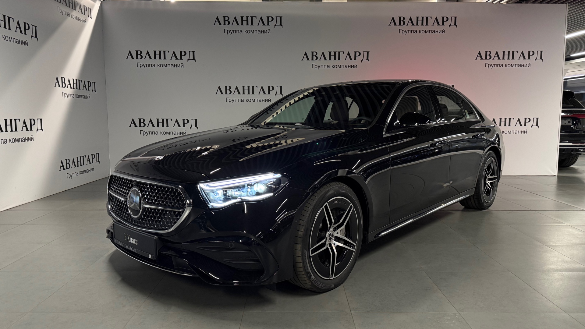 Mercedes-Benz E300 4MATIC двигатель 2 литра (258 л.с.) Черный