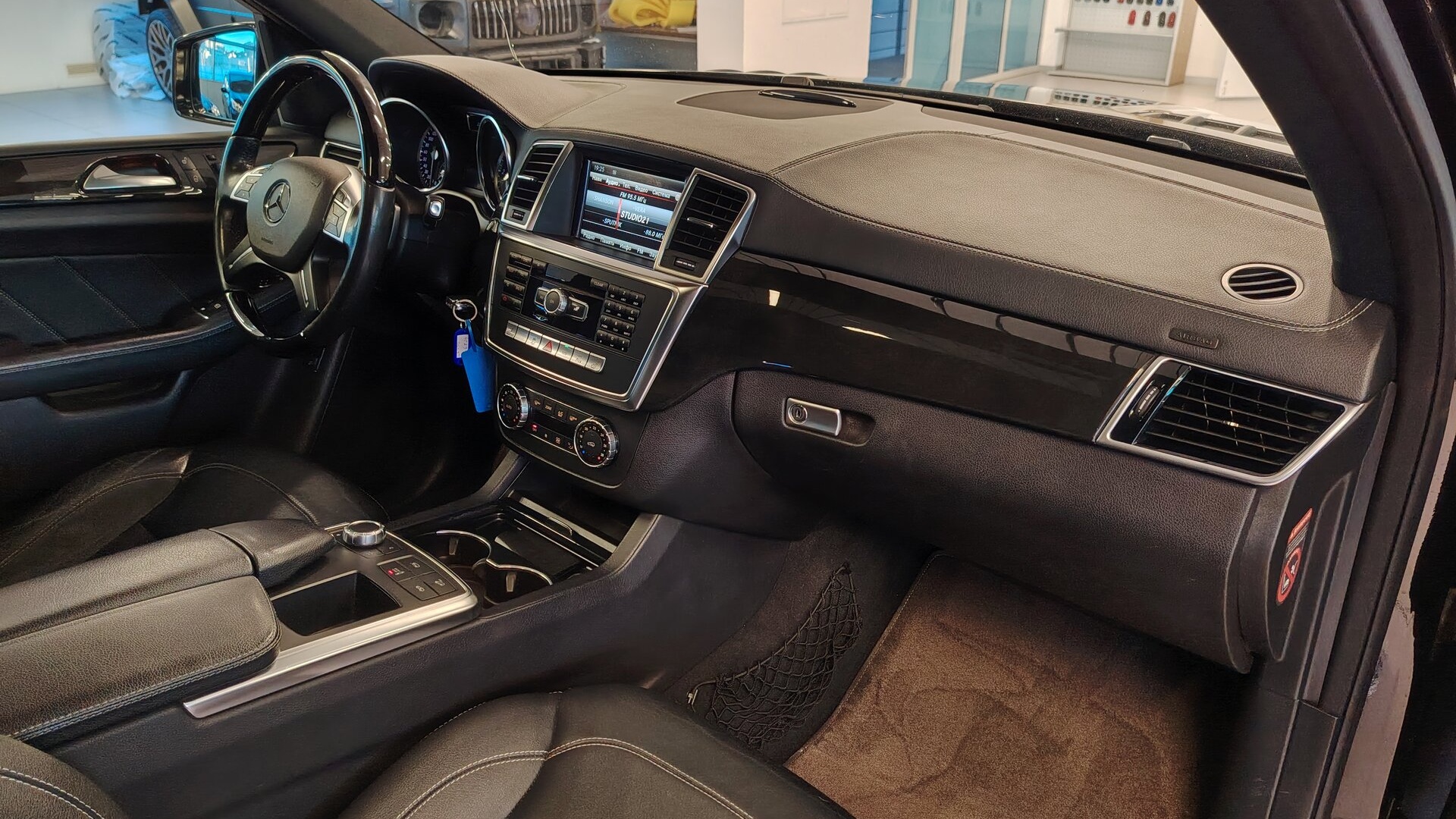 Mercedes-Benz GL 350 BLUETEC 4MATIC двигатель 3 литра (249 л.с.) Черный