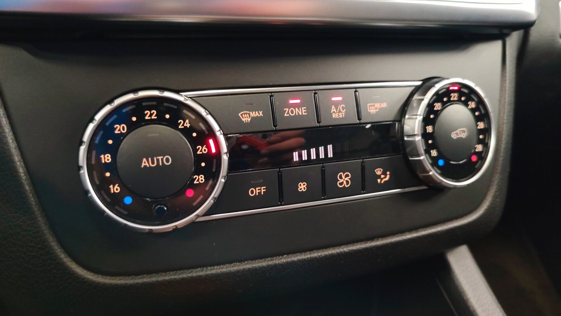 Mercedes-Benz GL 350 BLUETEC 4MATIC двигатель 3 литра (249 л.с.) Черный