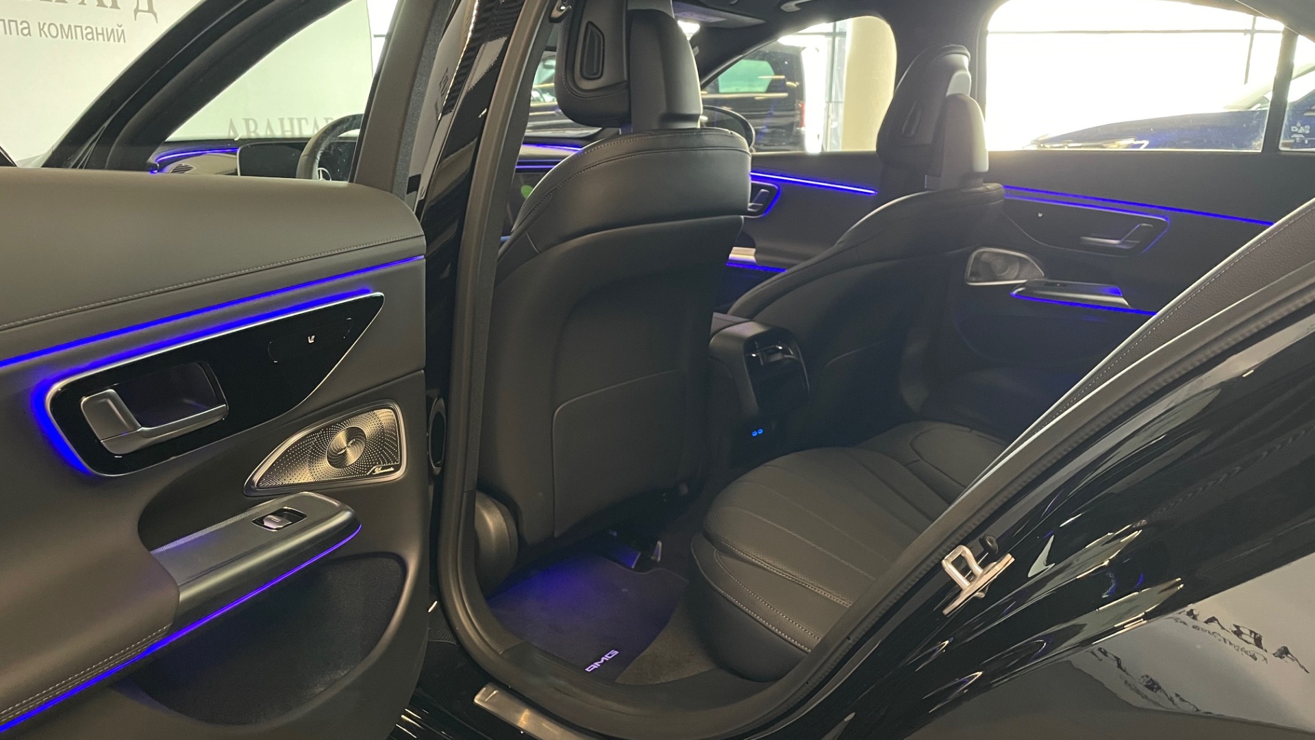 Mercedes-Benz E300 4MATIC двигатель 2 литра (258 л.с.) Черный