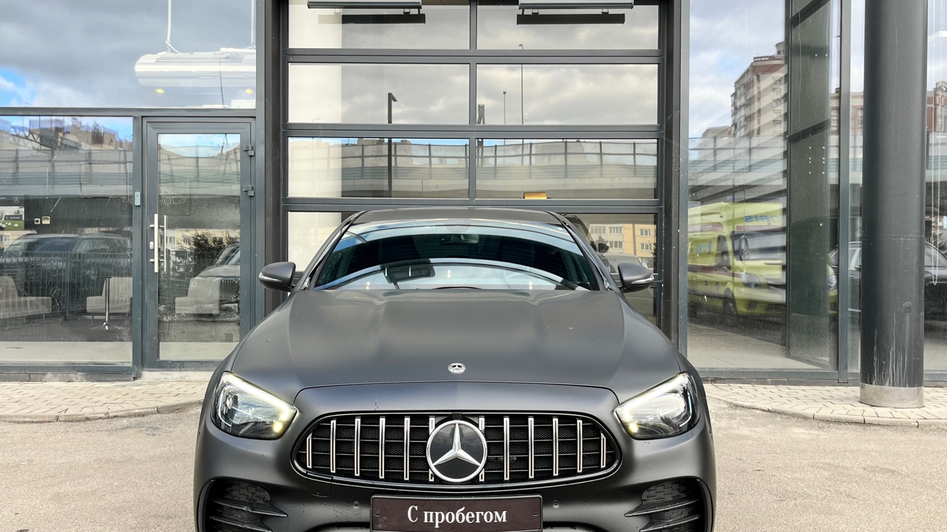 Mercedes-Benz E 200 4MATIC комплектация Sport двигатель 2 литра (197 л.с.) Черный